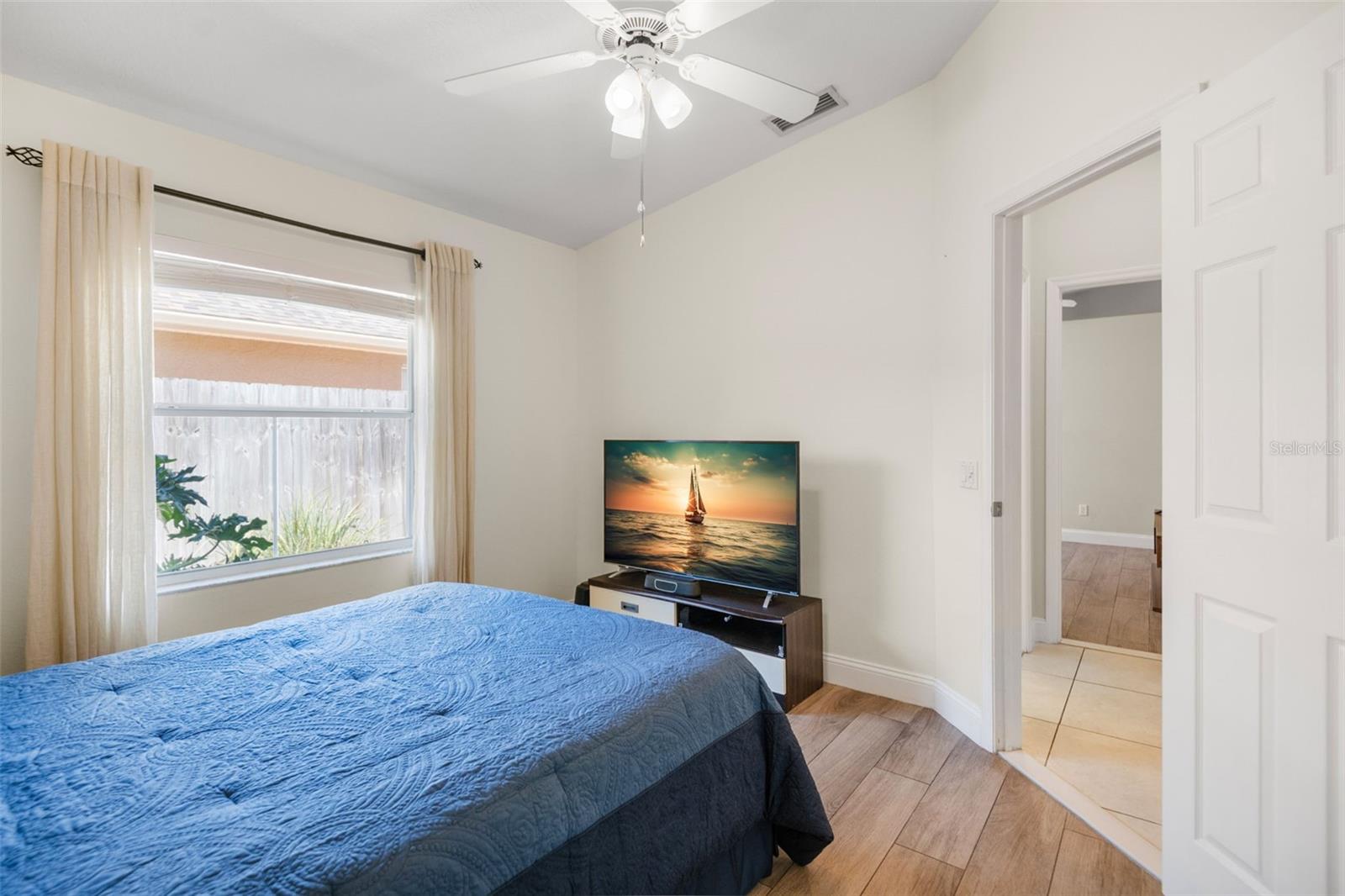 Image 19 of 41 For 387 Bridle Path Way