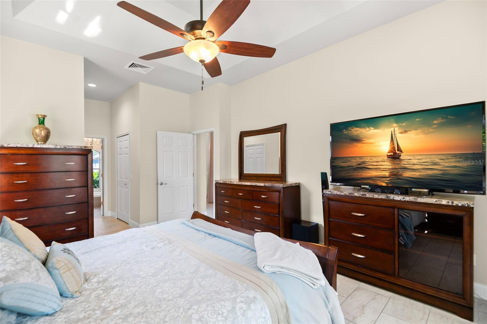 Image 9 of 41 For 387 Bridle Path Way