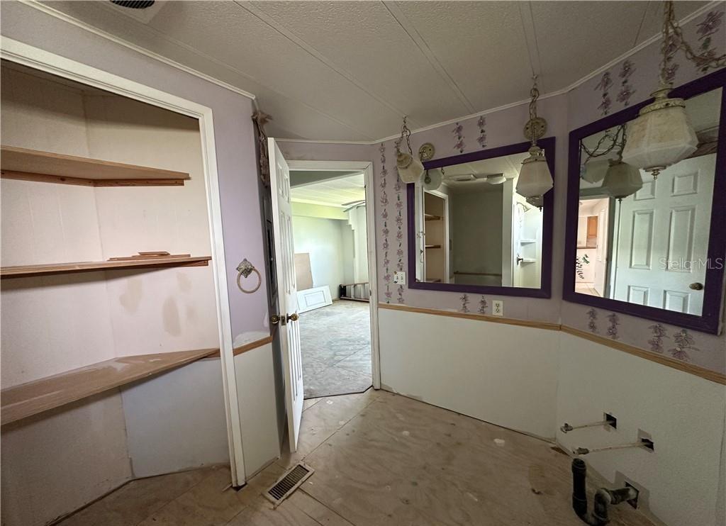 Image 23 of 39 For 14700 Patrick Henry Road