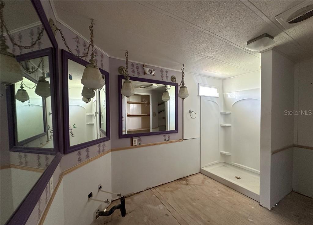 Image 24 of 39 For 14700 Patrick Henry Road