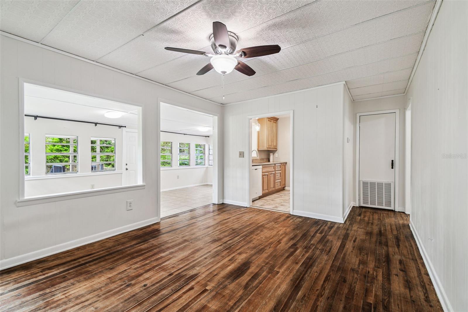 Image 33 of 94 For 4220 Lakewood Drive