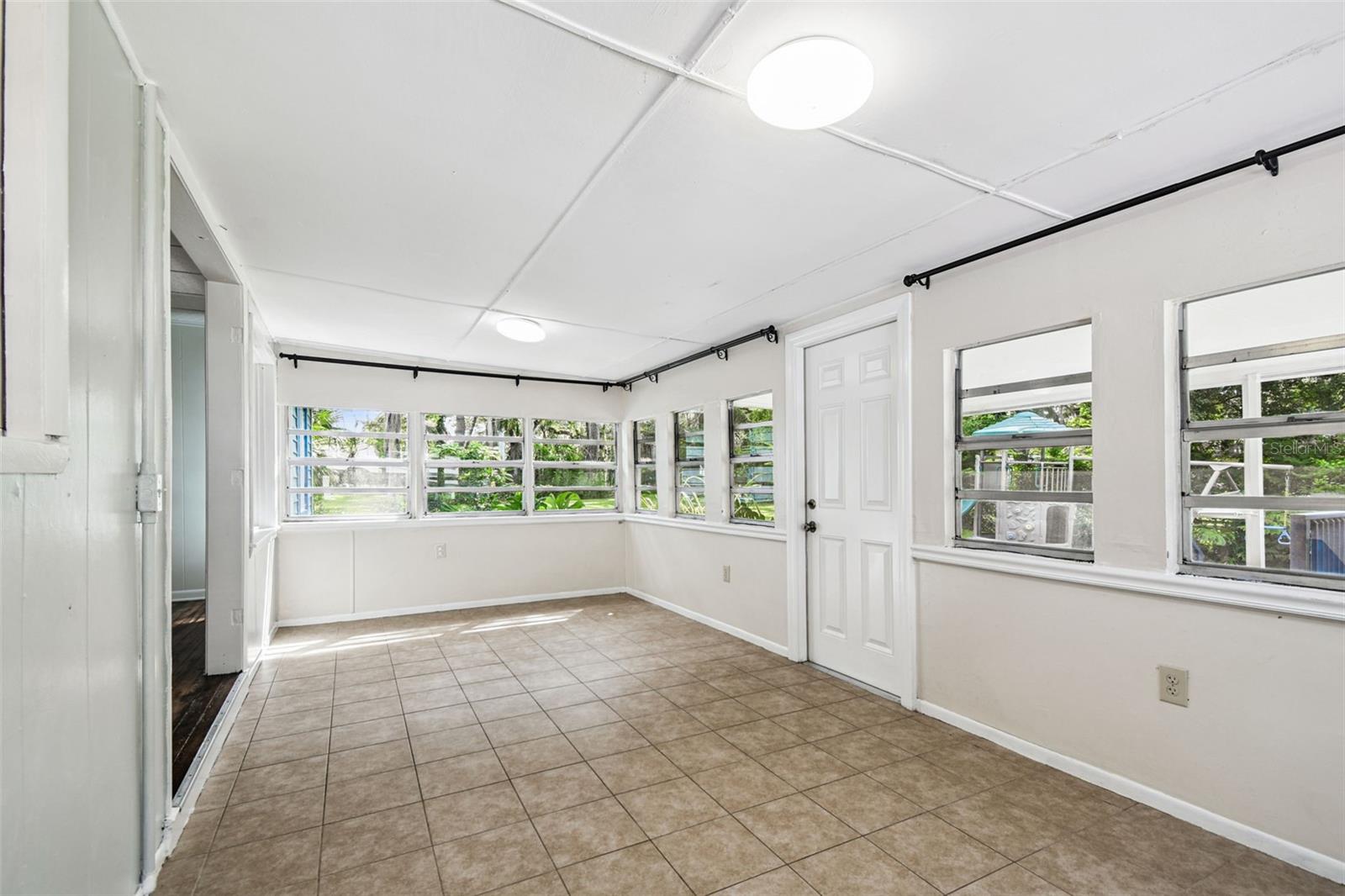 Image 47 of 94 For 4220 Lakewood Drive