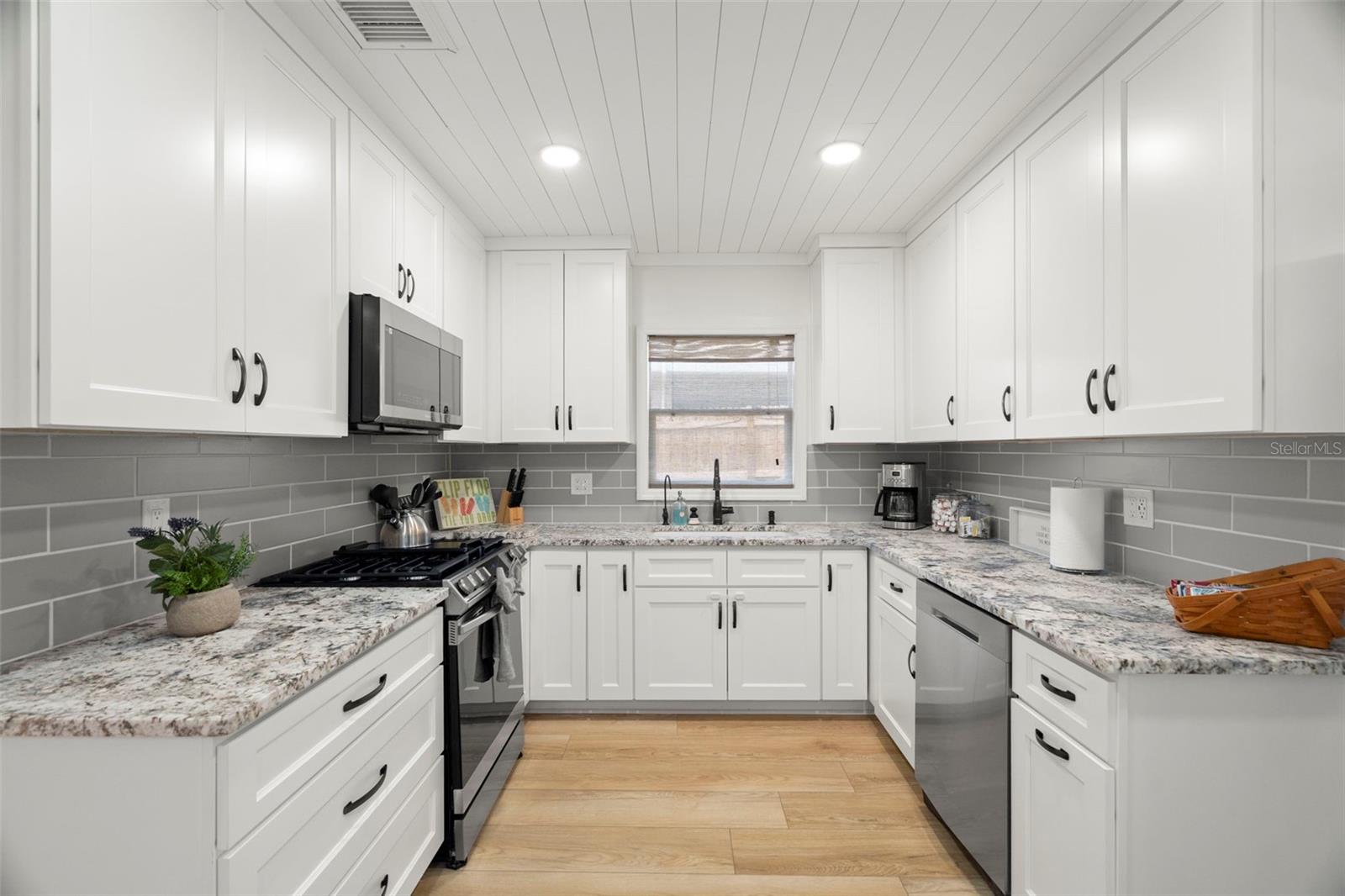Image 10 of 42 For 910 Palmetto Drive
