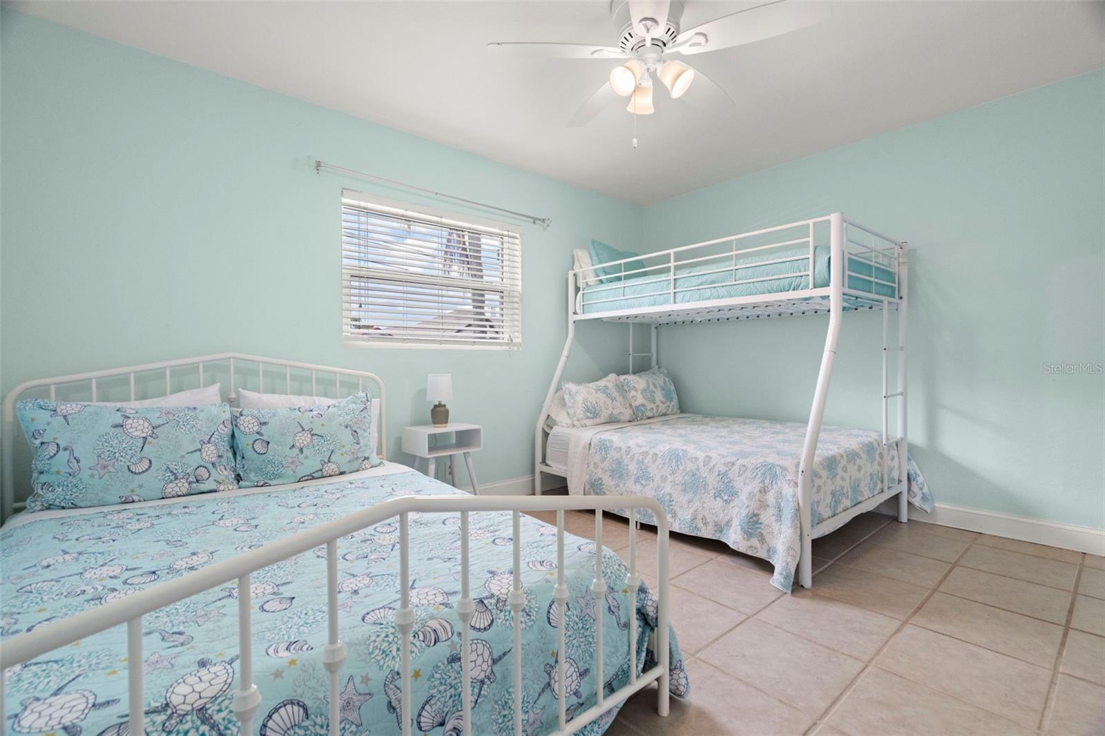 Image 23 of 42 For 910 Palmetto Drive