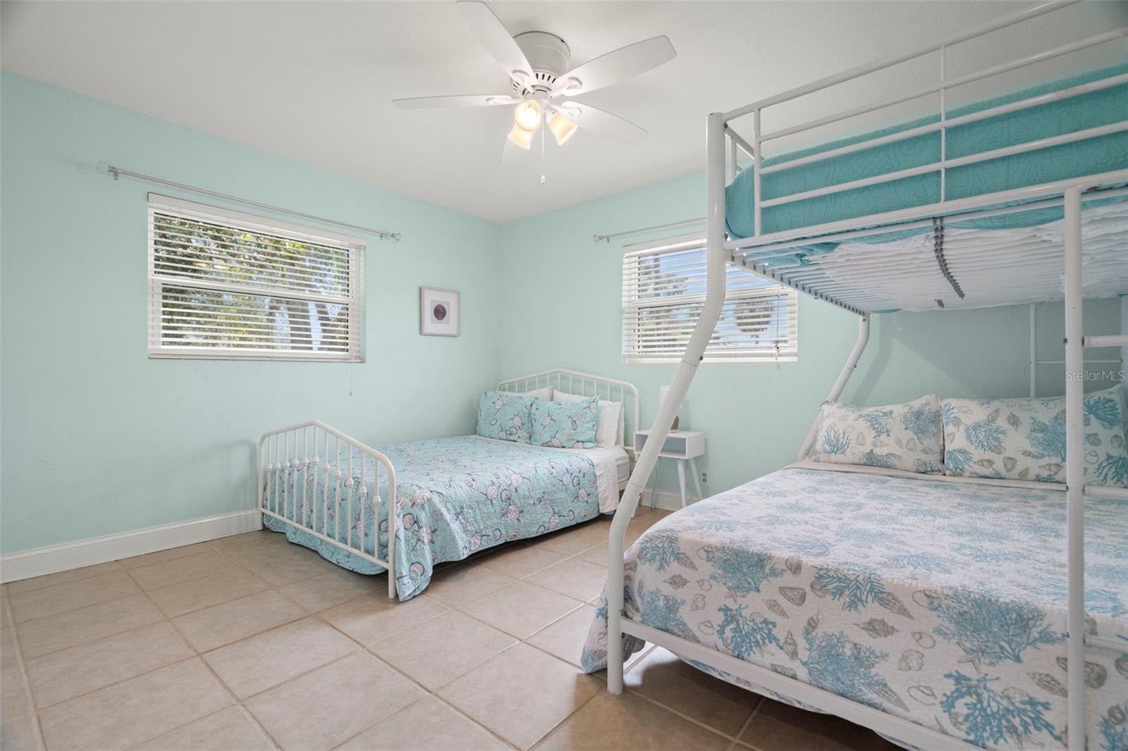 Image 24 of 42 For 910 Palmetto Drive