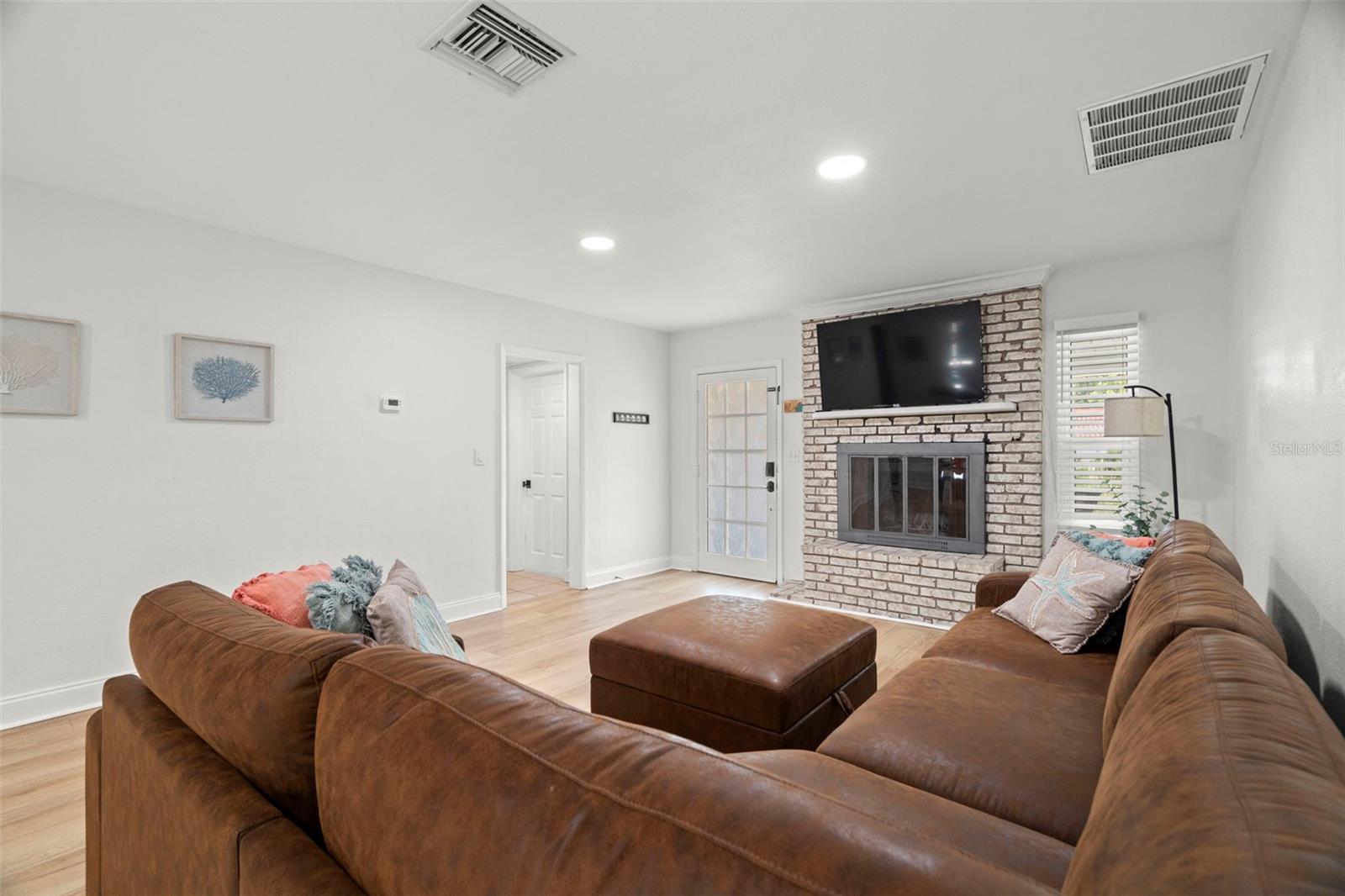 Image 7 of 42 For 910 Palmetto Drive