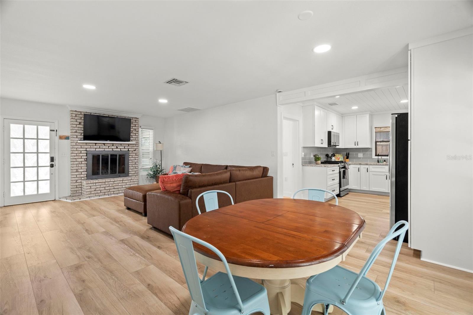 Image 9 of 42 For 910 Palmetto Drive