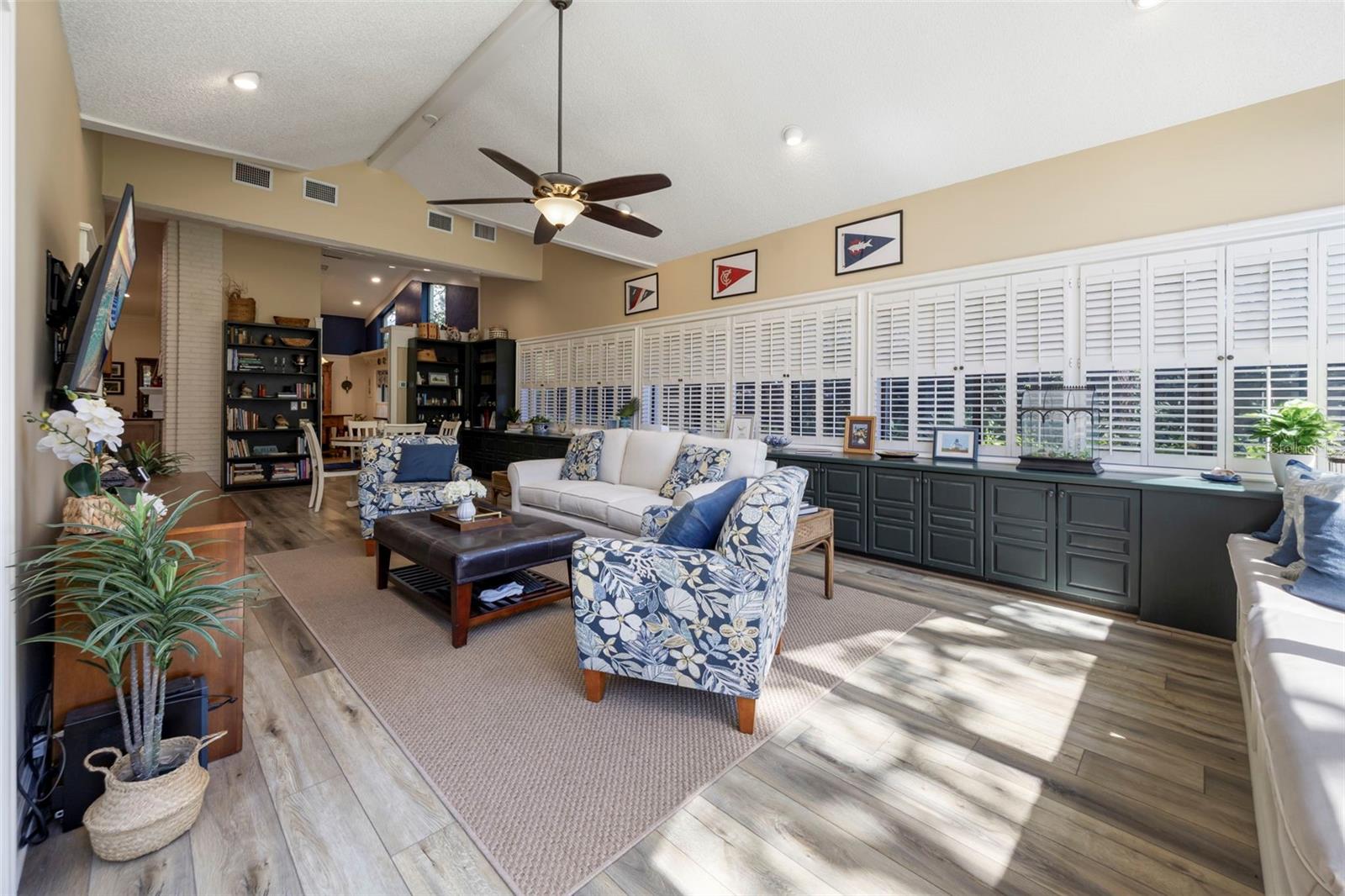 Image 42 of 100 For 632 Royal Dornock Court