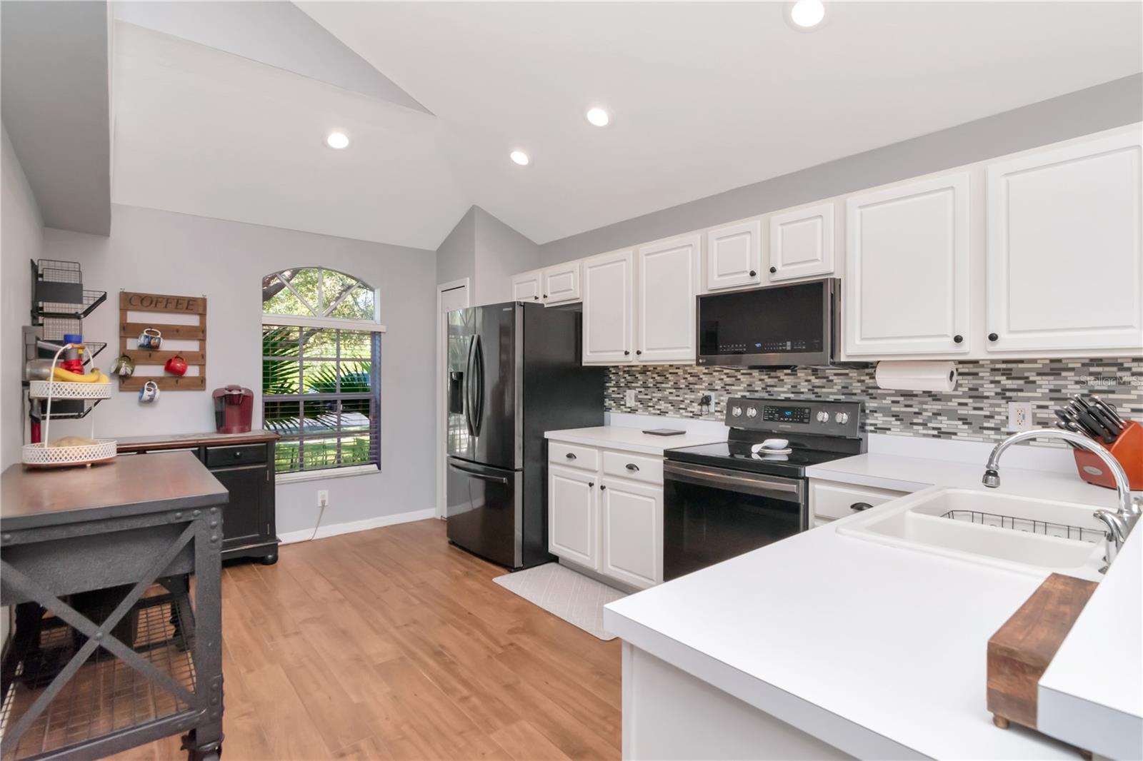 Image 12 of 60 For 31052 Whinsenton Drive