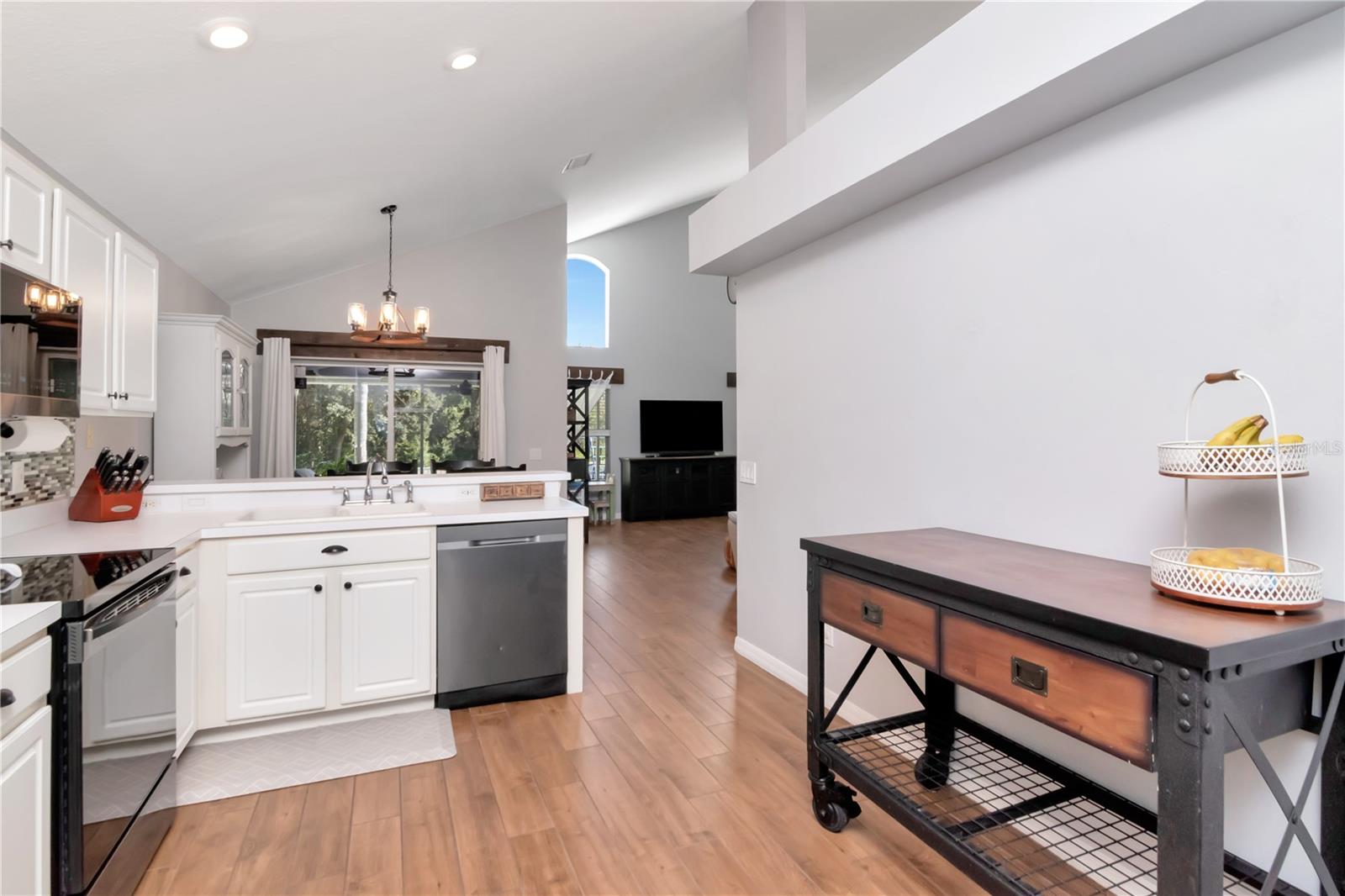 Image 9 of 60 For 31052 Whinsenton Drive