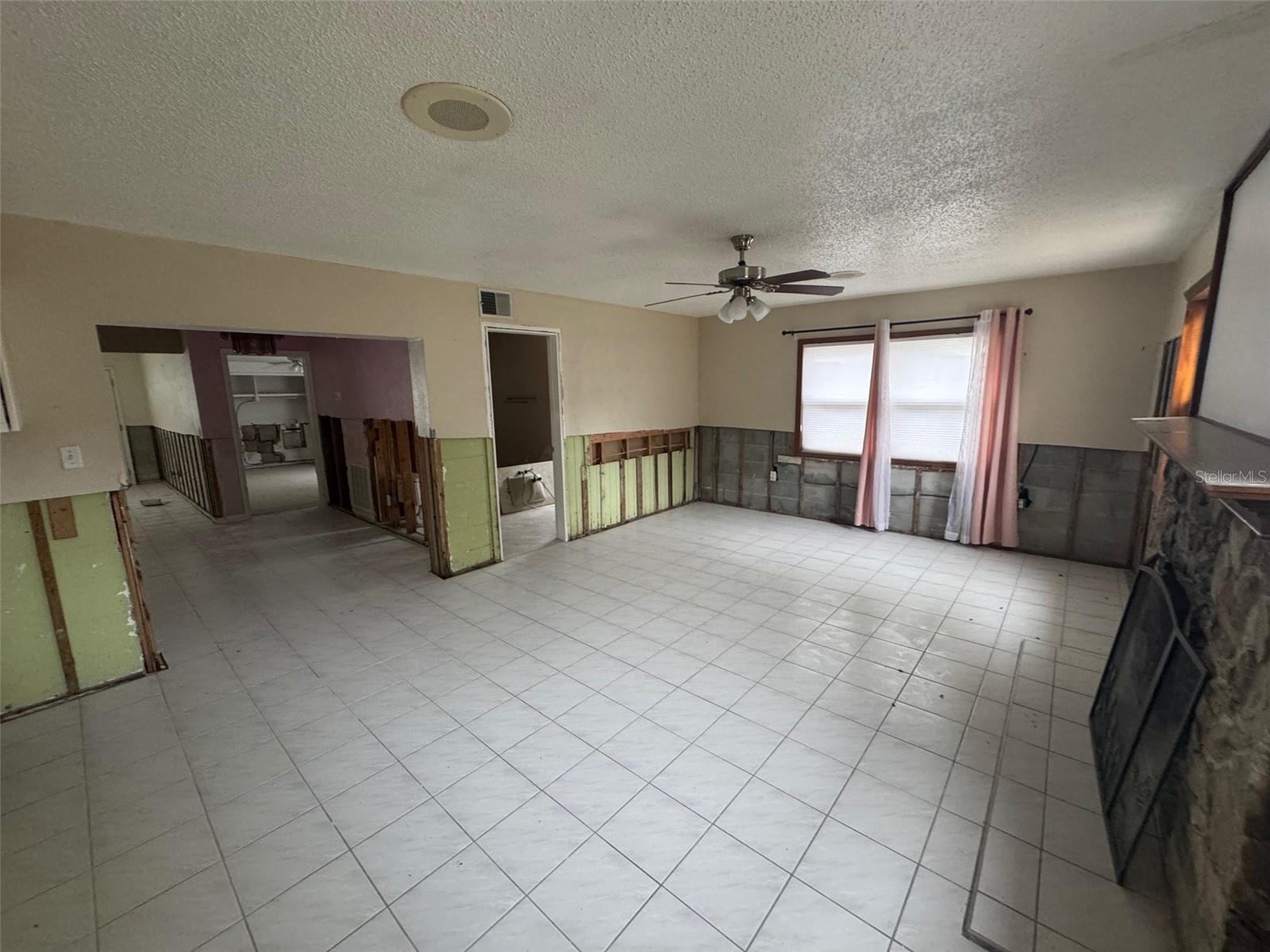 Image 4 of 14 For 1824 Douglas Avenue
