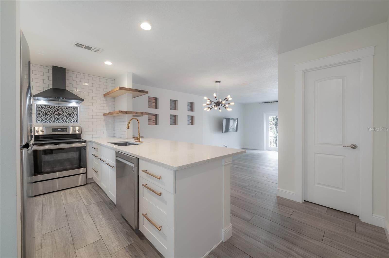 Image 11 of 41 For 4735 Vasconia Street