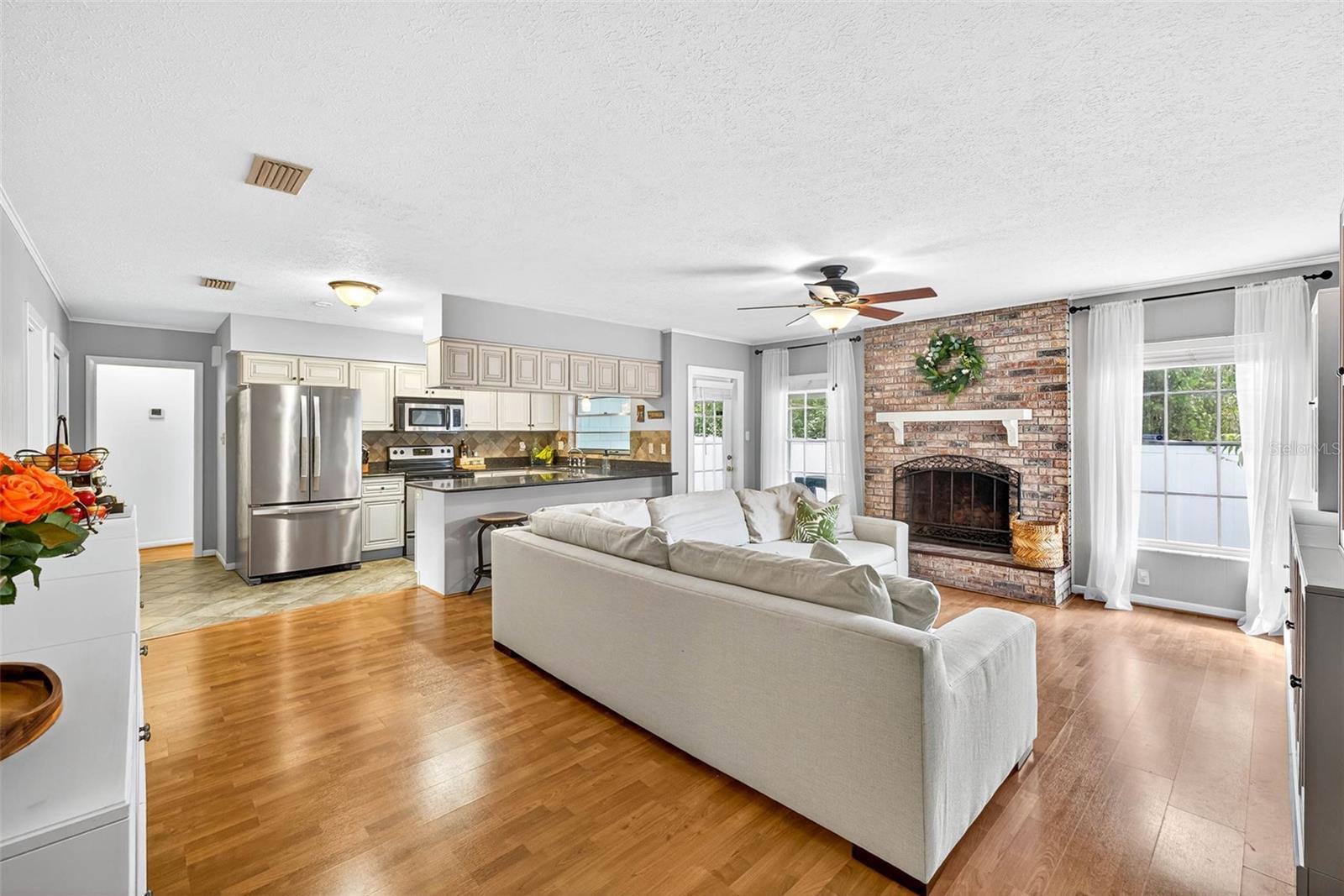 Image 13 of 45 For 723 Grand Circle