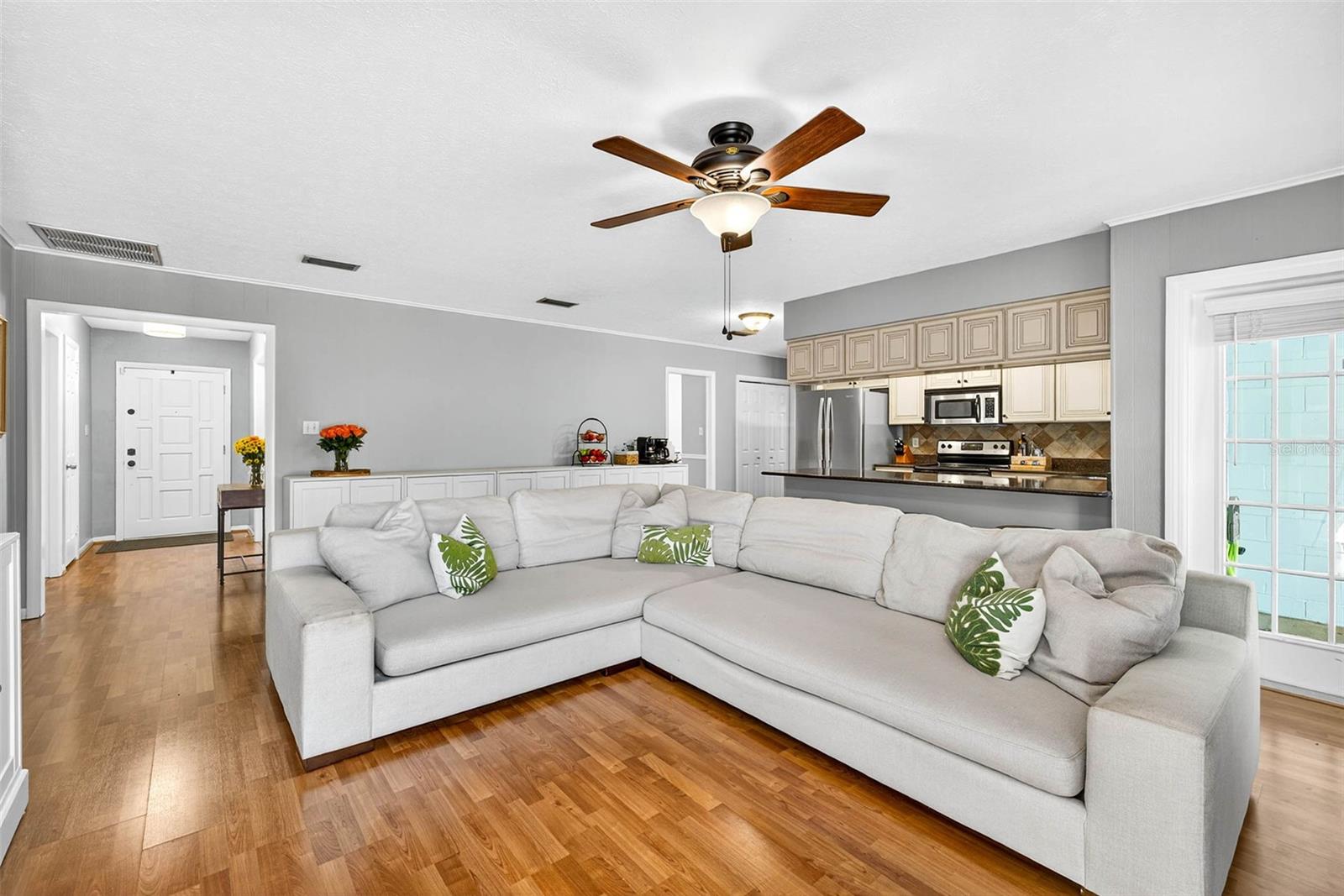 Image 17 of 45 For 723 Grand Circle