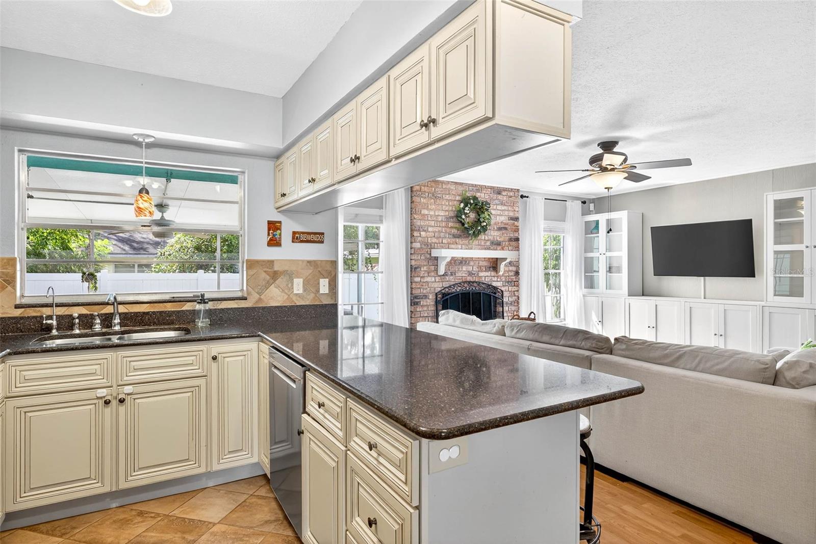 Image 21 of 45 For 723 Grand Circle