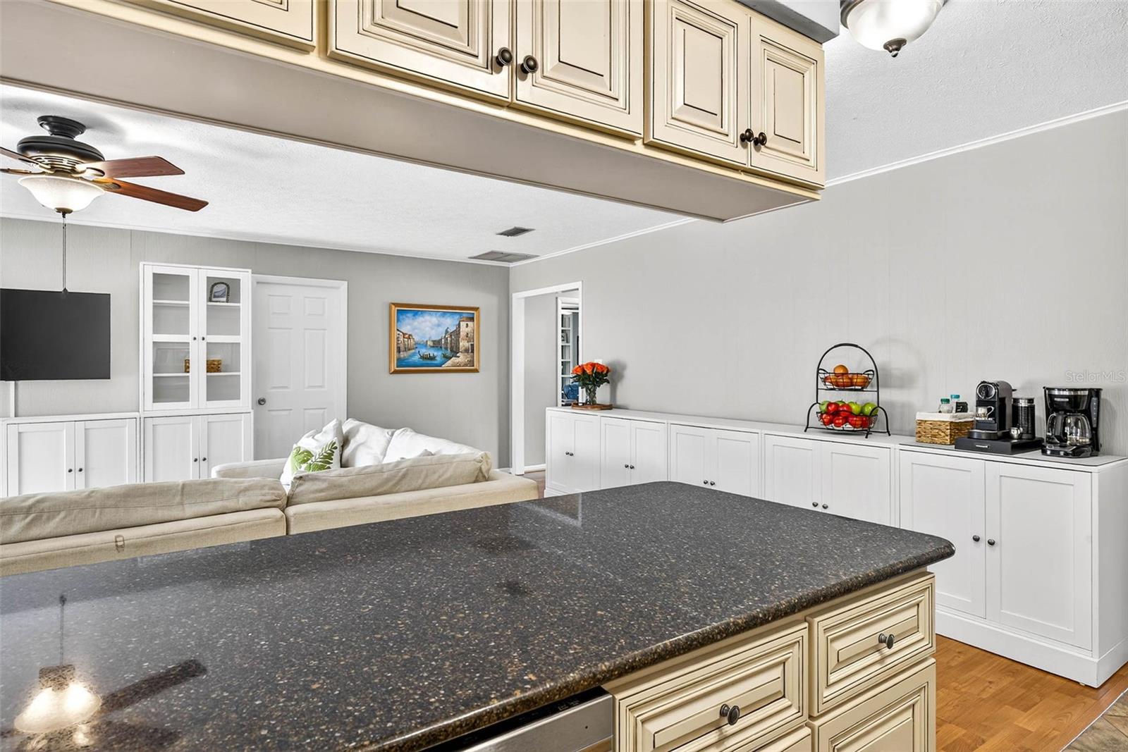 Image 22 of 45 For 723 Grand Circle