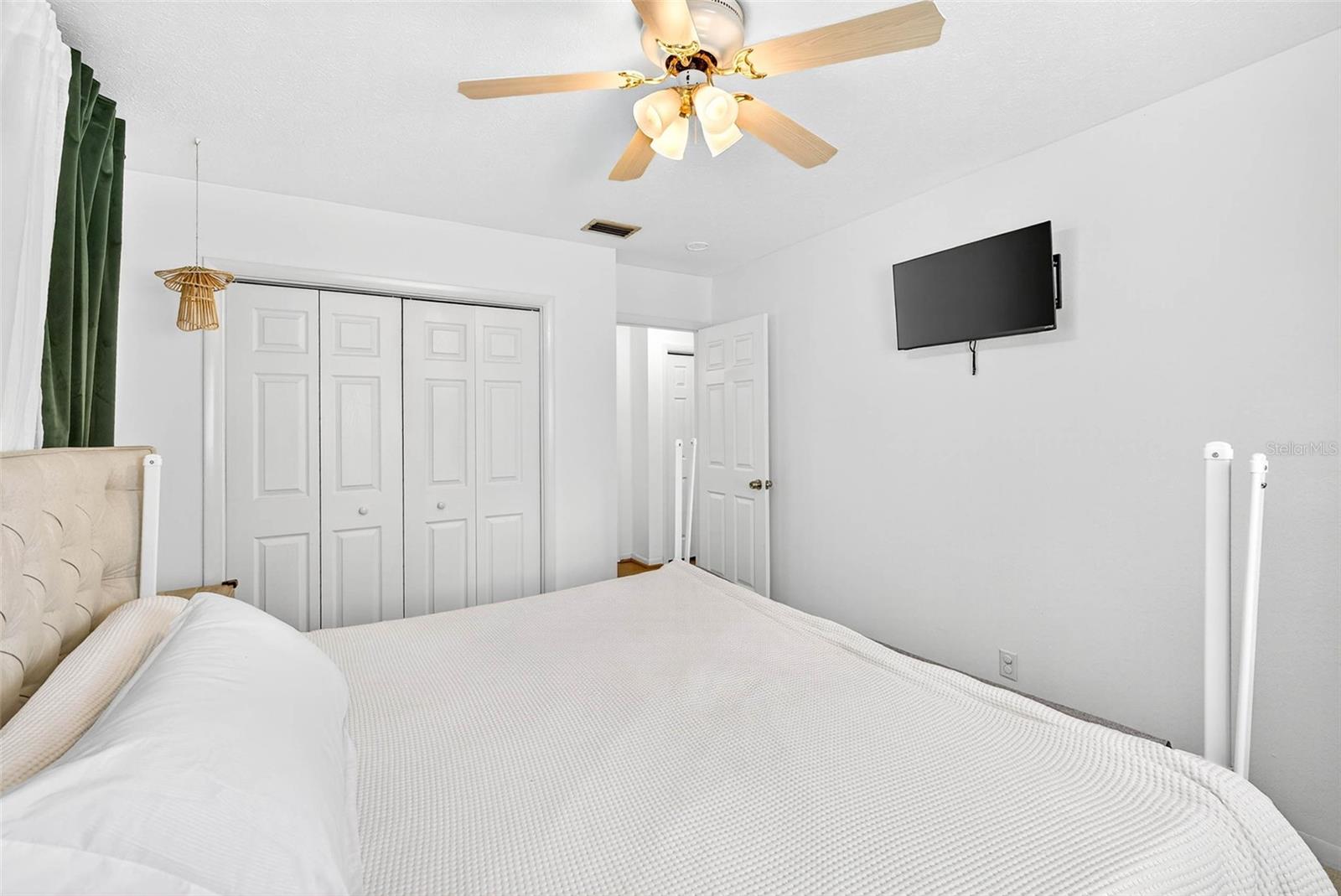 Image 33 of 45 For 723 Grand Circle