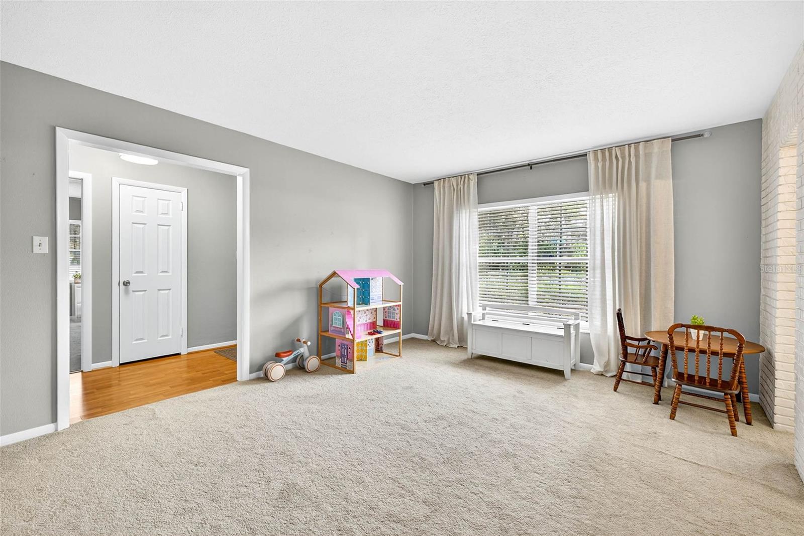 Image 8 of 45 For 723 Grand Circle