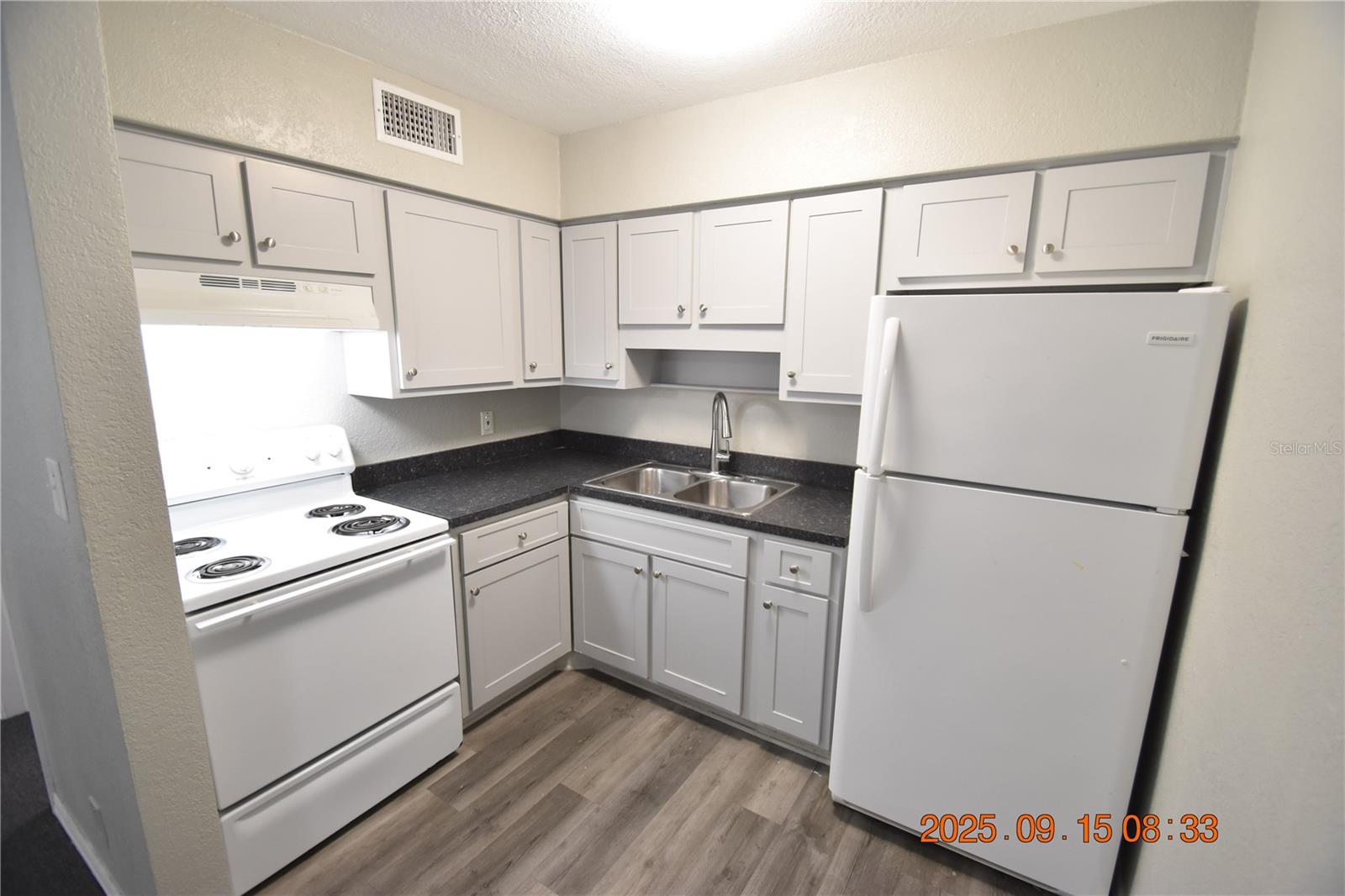Image 10 of 20 For 302 Danube Avenue 6