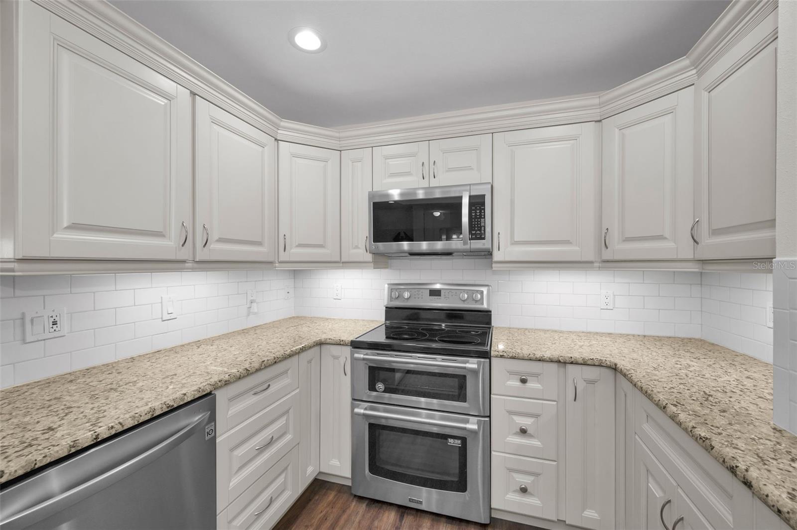 Image 10 of 84 For 100 Bluff View Drive 505c
