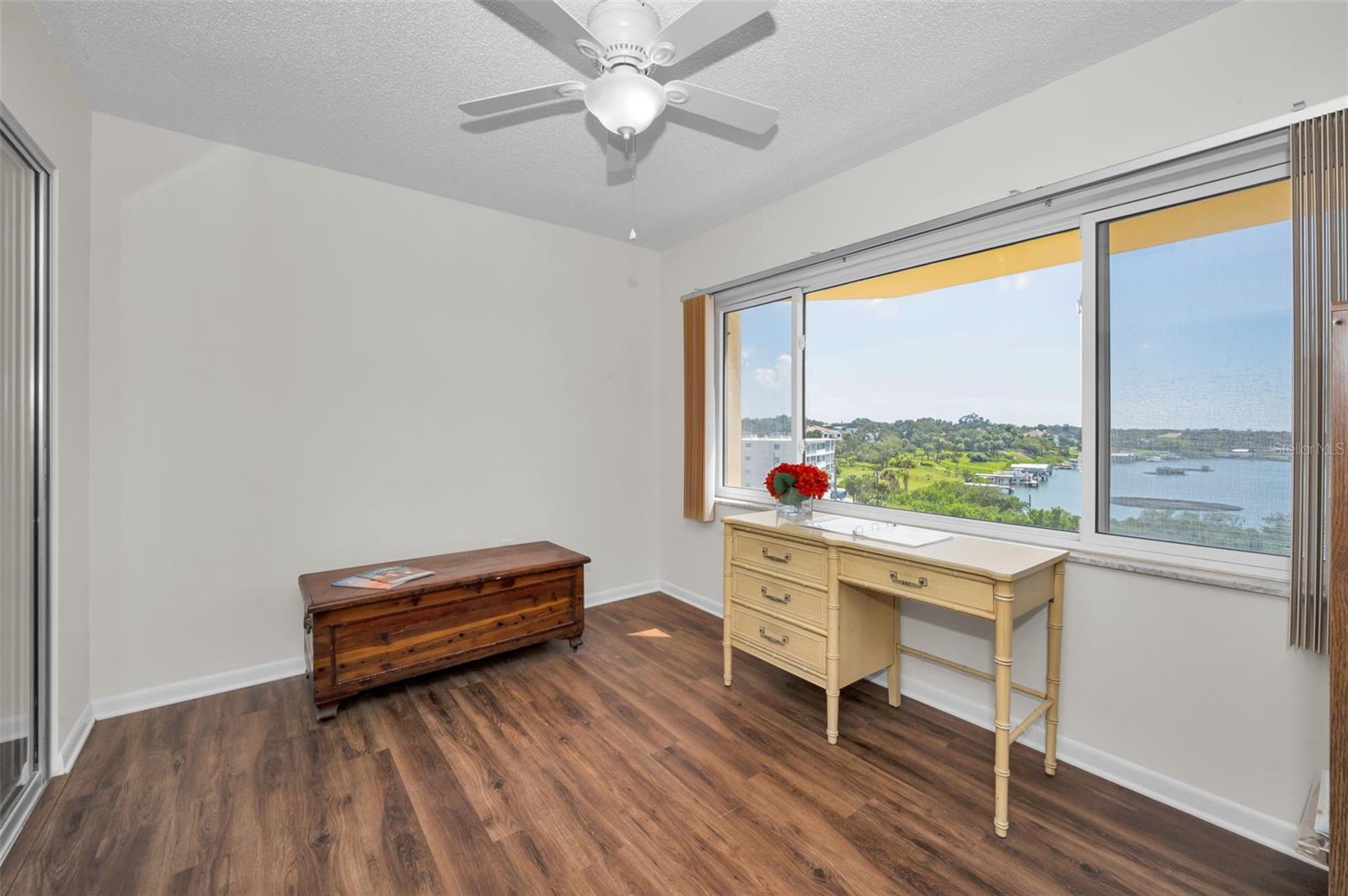 Image 30 of 84 For 100 Bluff View Drive 505c
