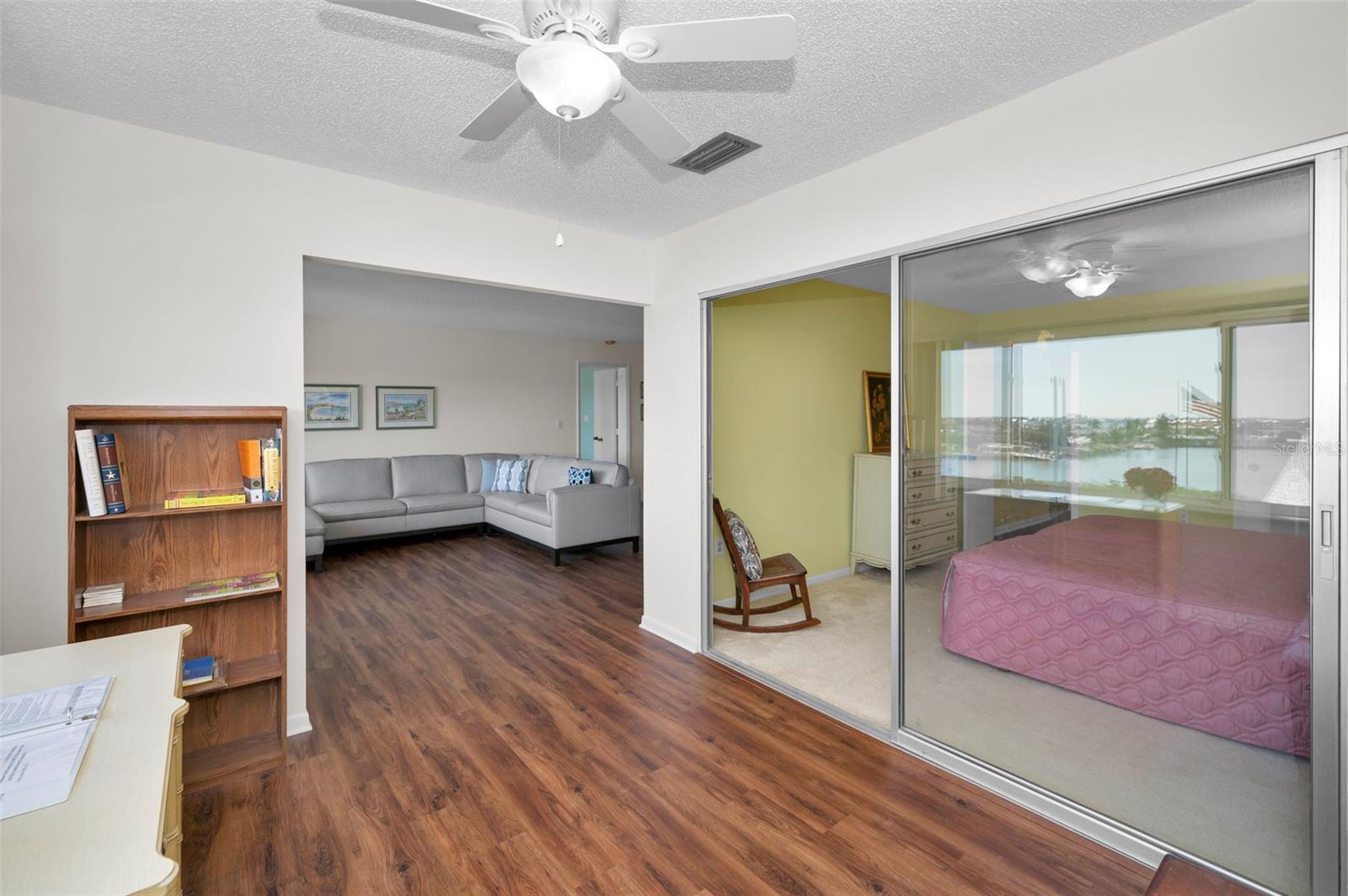 Image 33 of 84 For 100 Bluff View Drive 505c