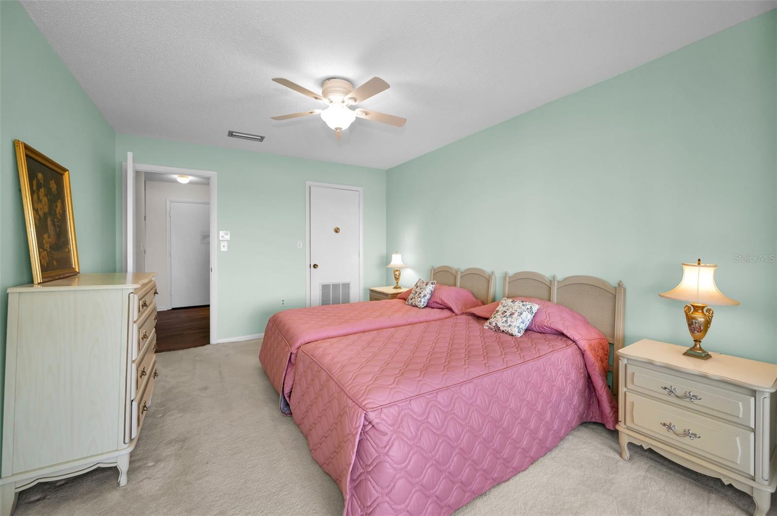 Image 37 of 84 For 100 Bluff View Drive 505c