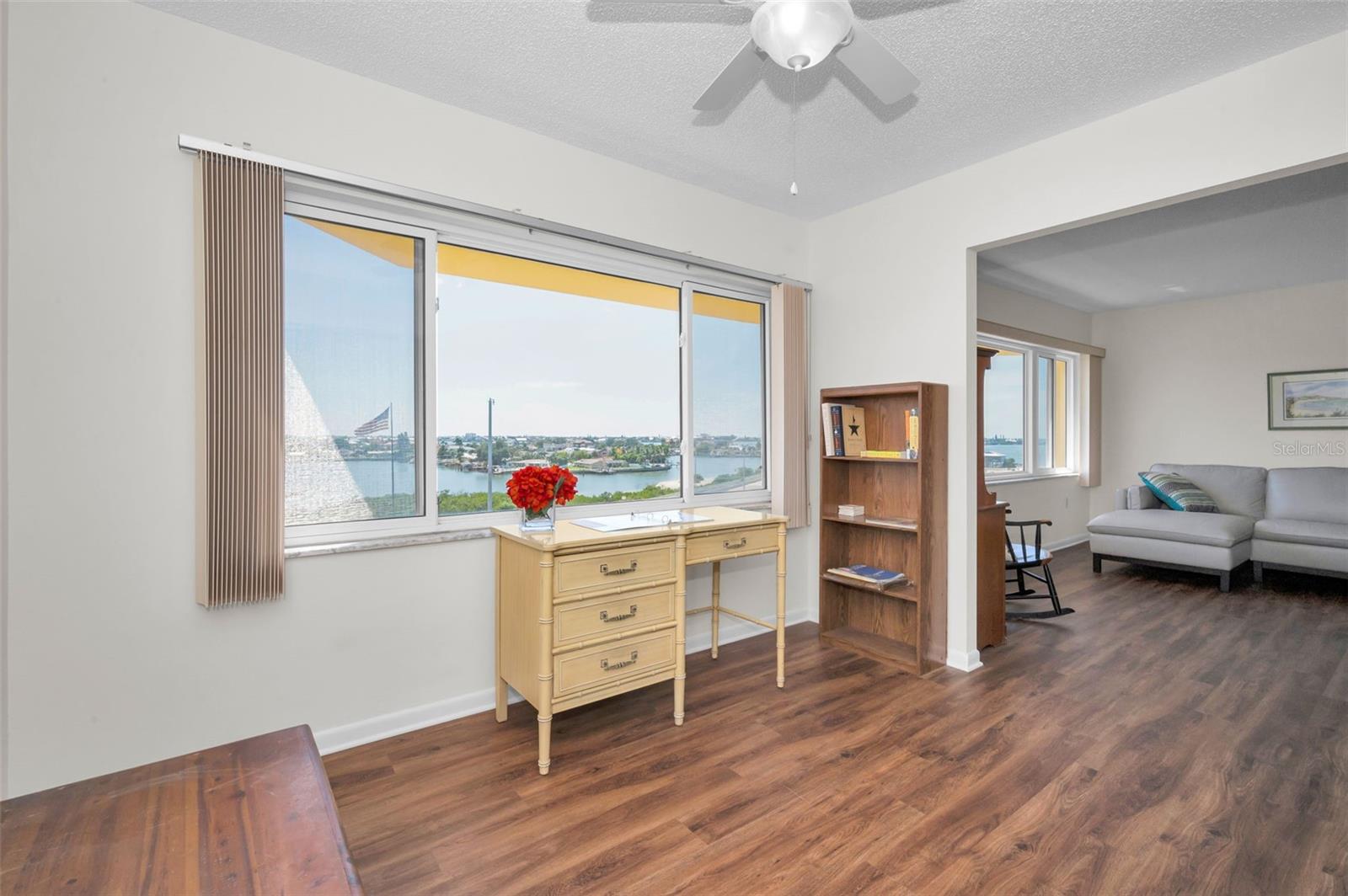 Image 38 of 84 For 100 Bluff View Drive 505c