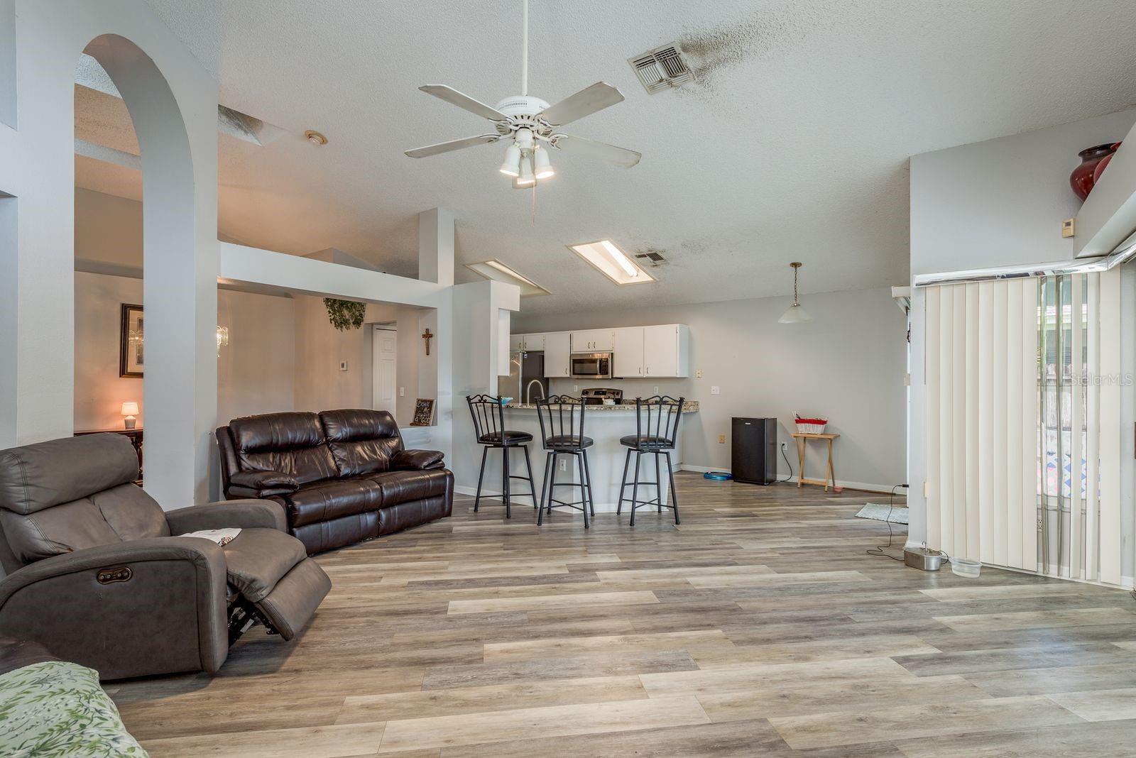 Image 10 of 29 For 813 Crestridge Drive