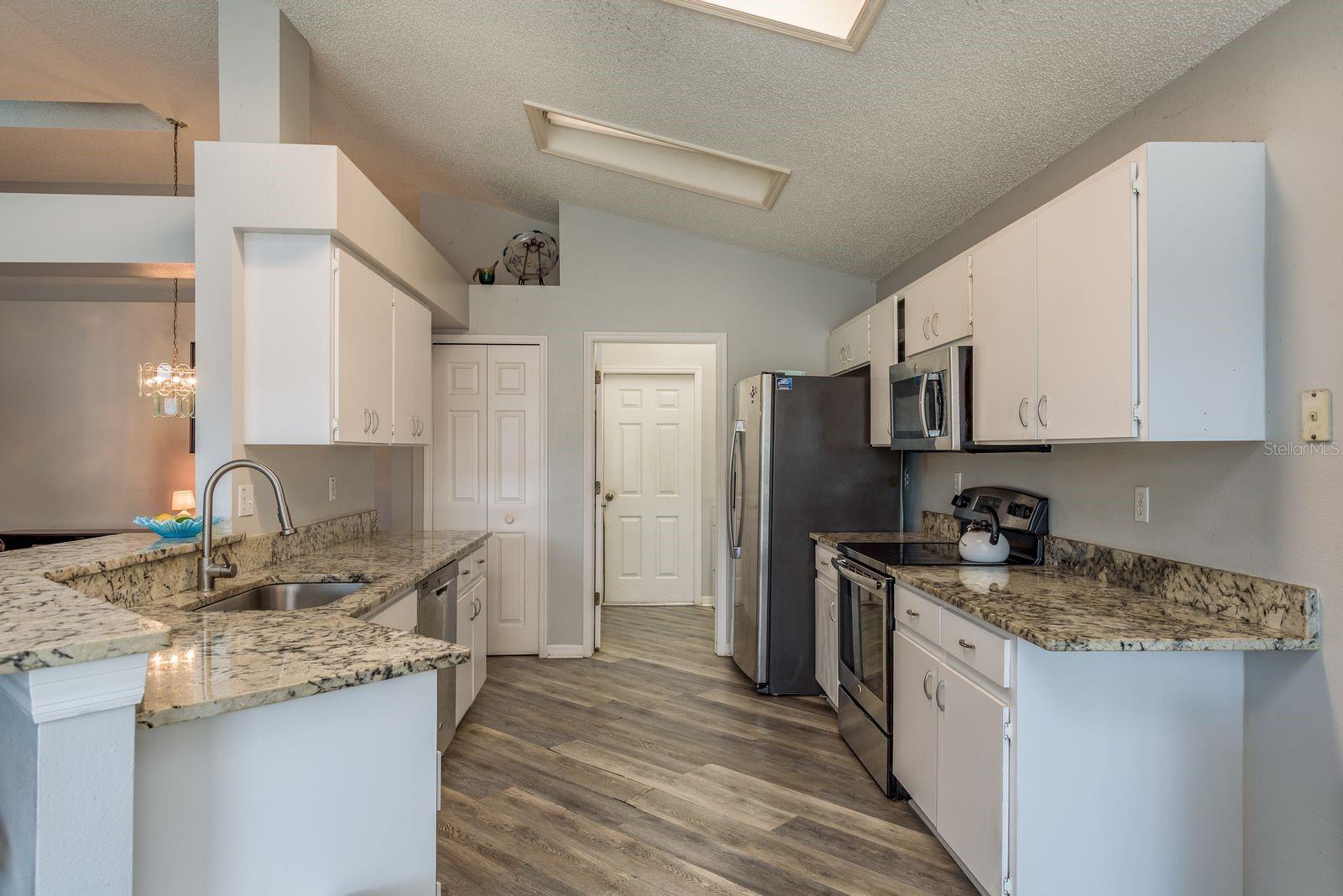 Image 13 of 29 For 813 Crestridge Drive