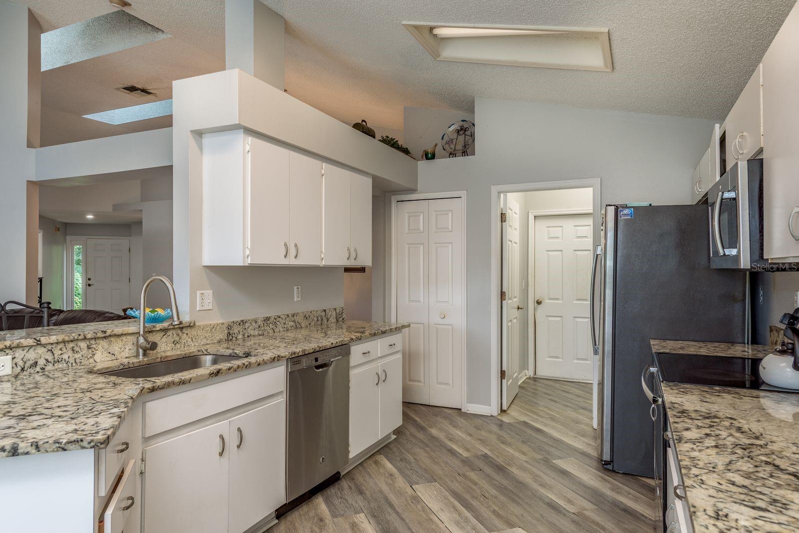 Image 14 of 29 For 813 Crestridge Drive