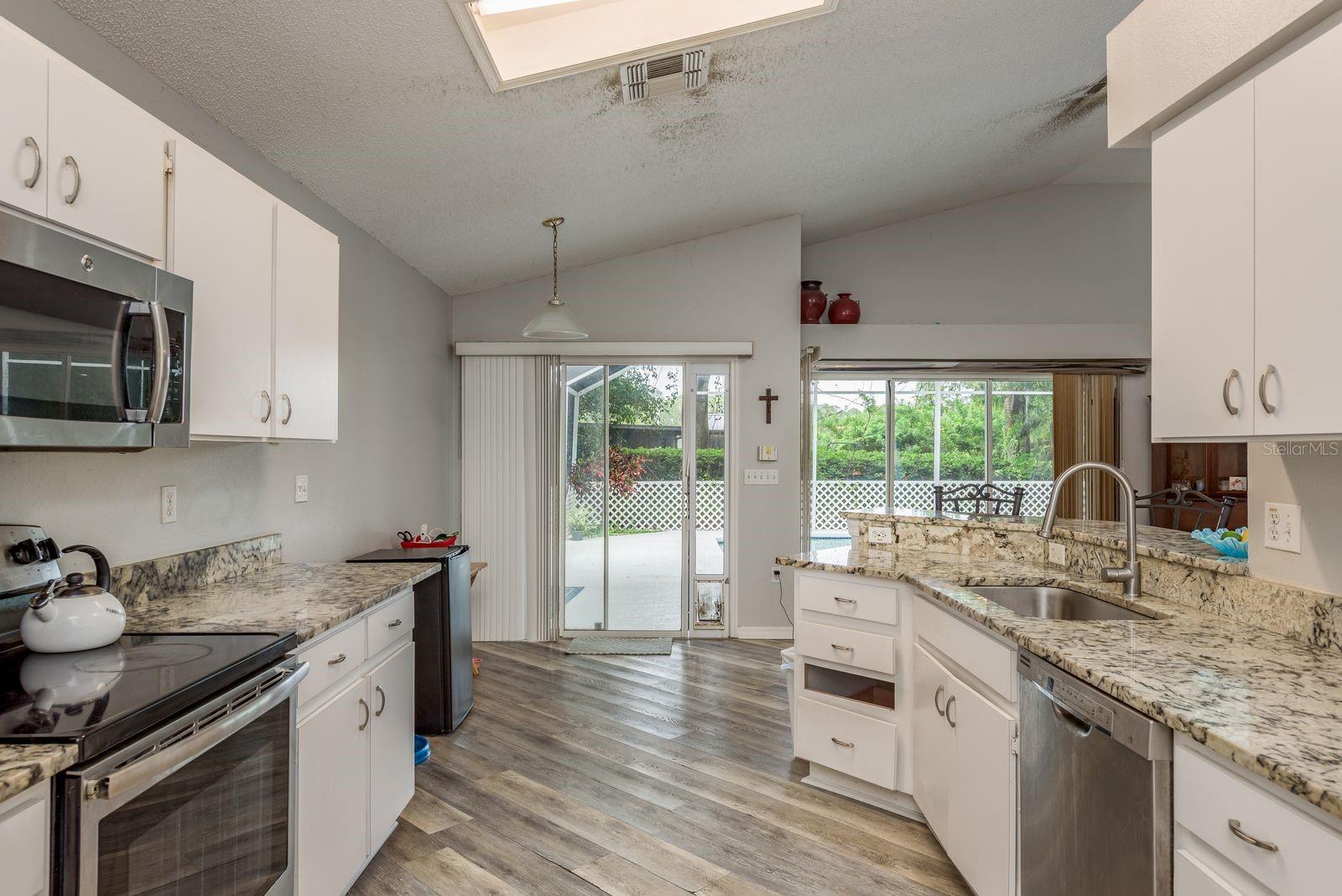 Image 15 of 29 For 813 Crestridge Drive