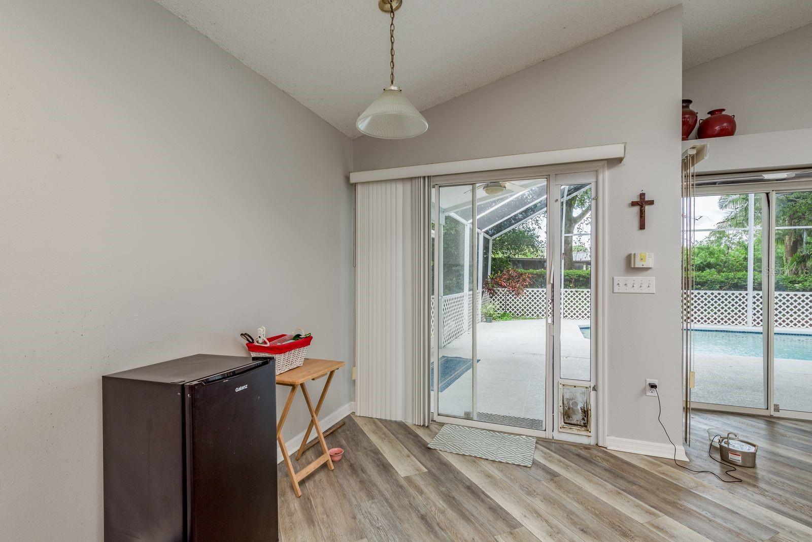 Image 16 of 29 For 813 Crestridge Drive