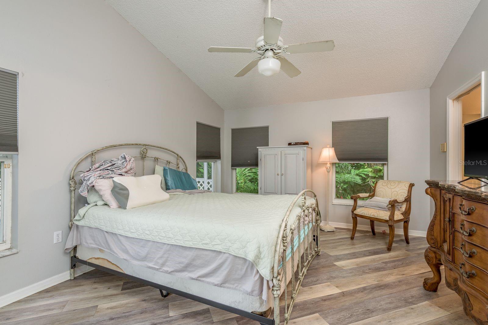 Image 17 of 29 For 813 Crestridge Drive