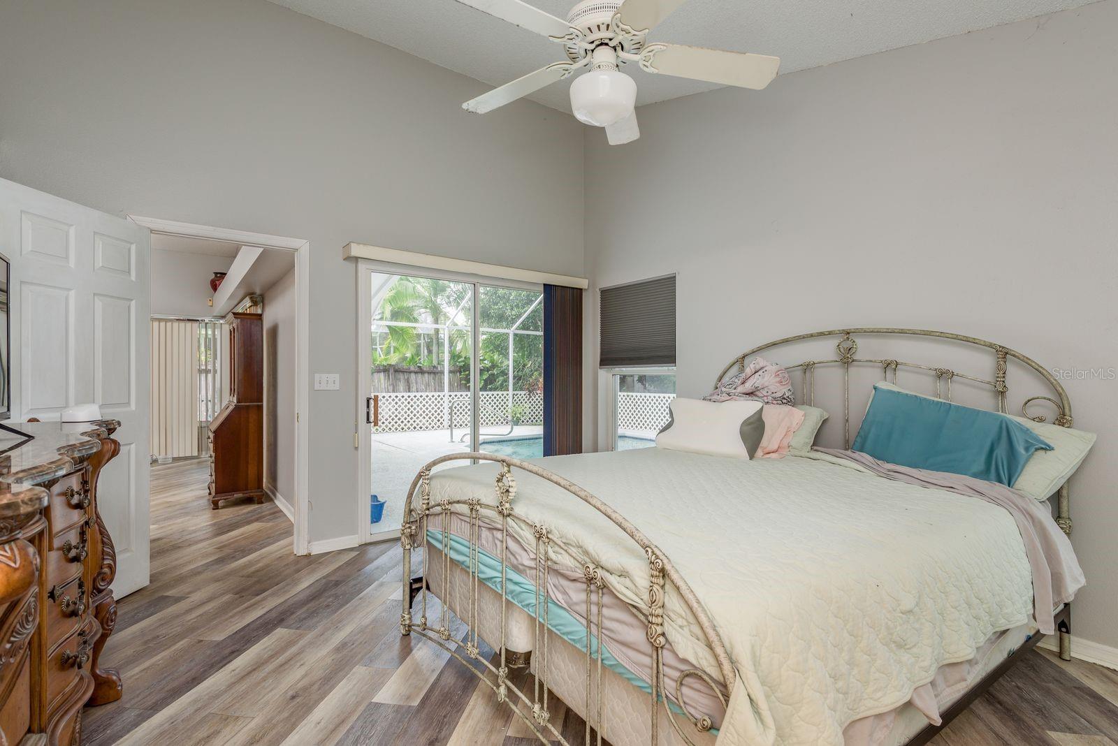 Image 18 of 29 For 813 Crestridge Drive