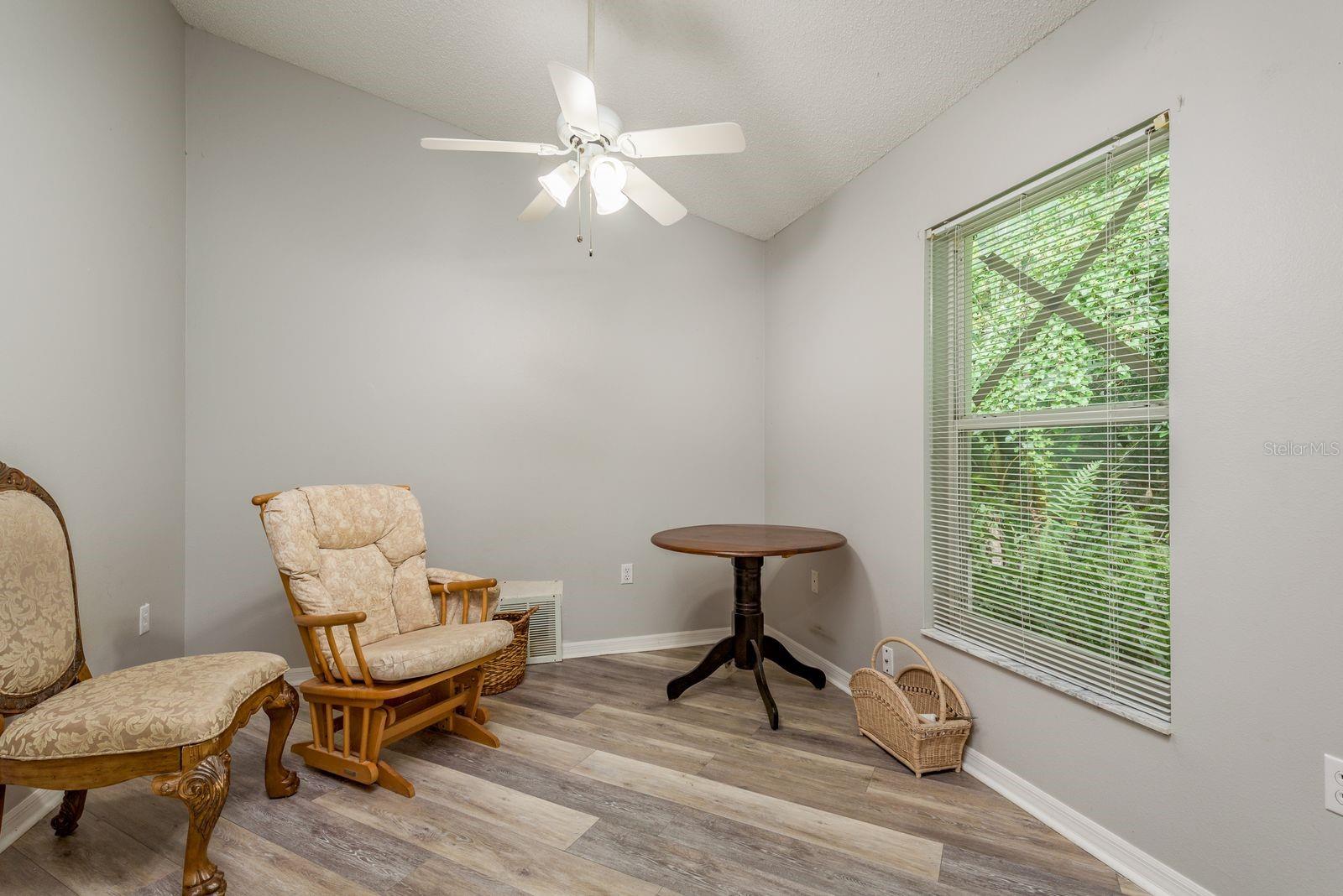 Image 21 of 29 For 813 Crestridge Drive