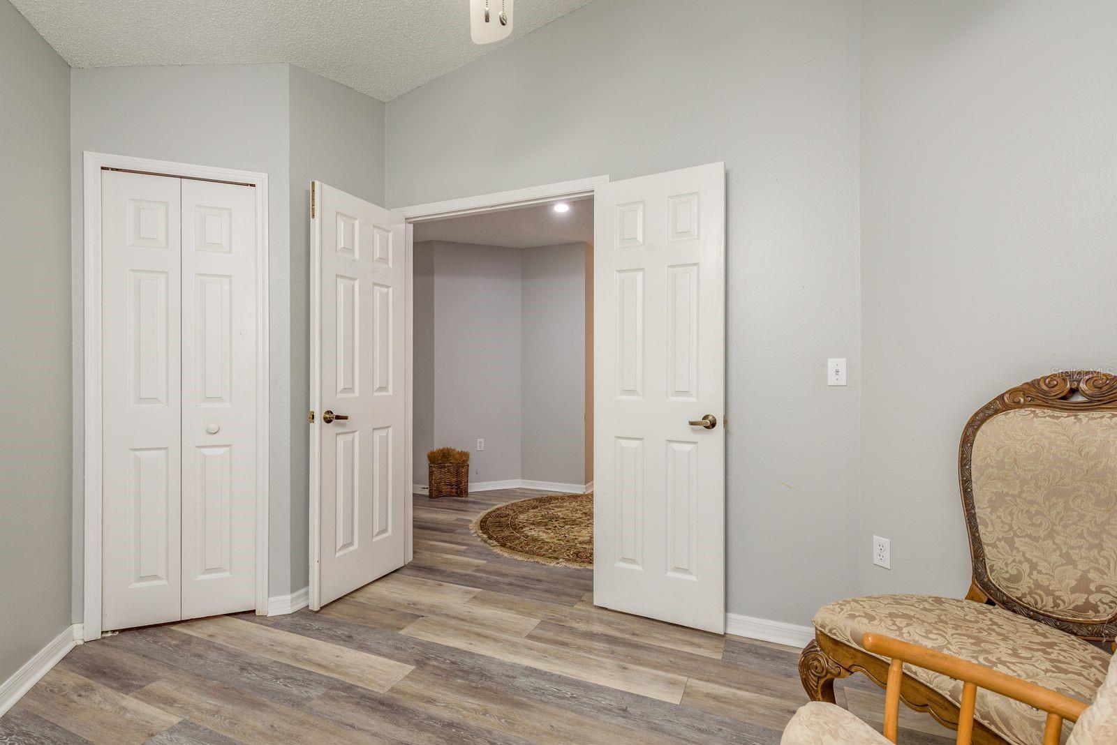 Image 22 of 29 For 813 Crestridge Drive