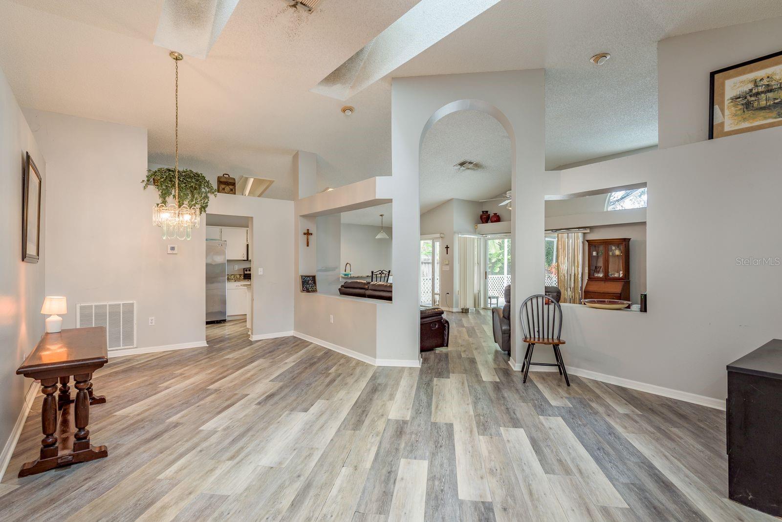 Image 5 of 29 For 813 Crestridge Drive