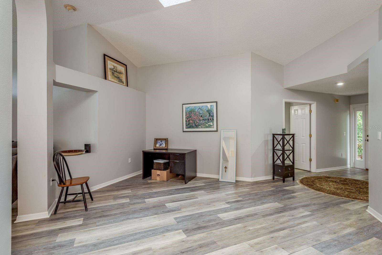 Image 7 of 29 For 813 Crestridge Drive