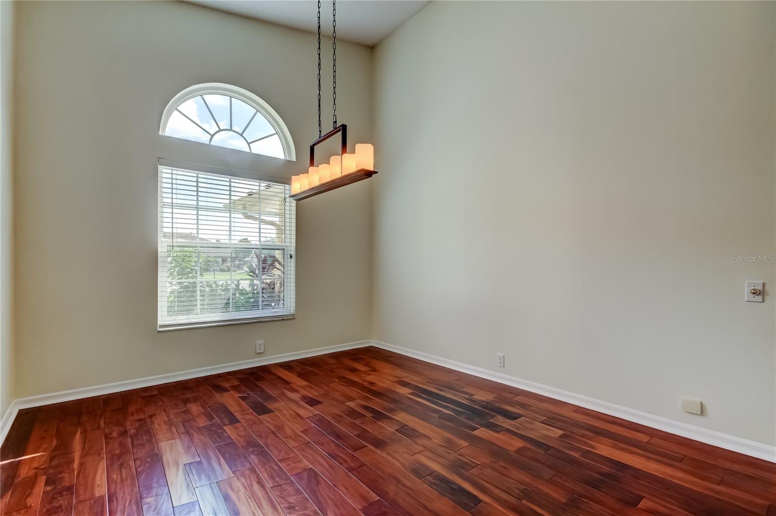 Image 12 of 76 For 965 Cobblestone Lane
