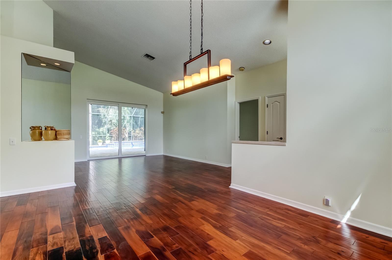 Image 14 of 76 For 965 Cobblestone Lane