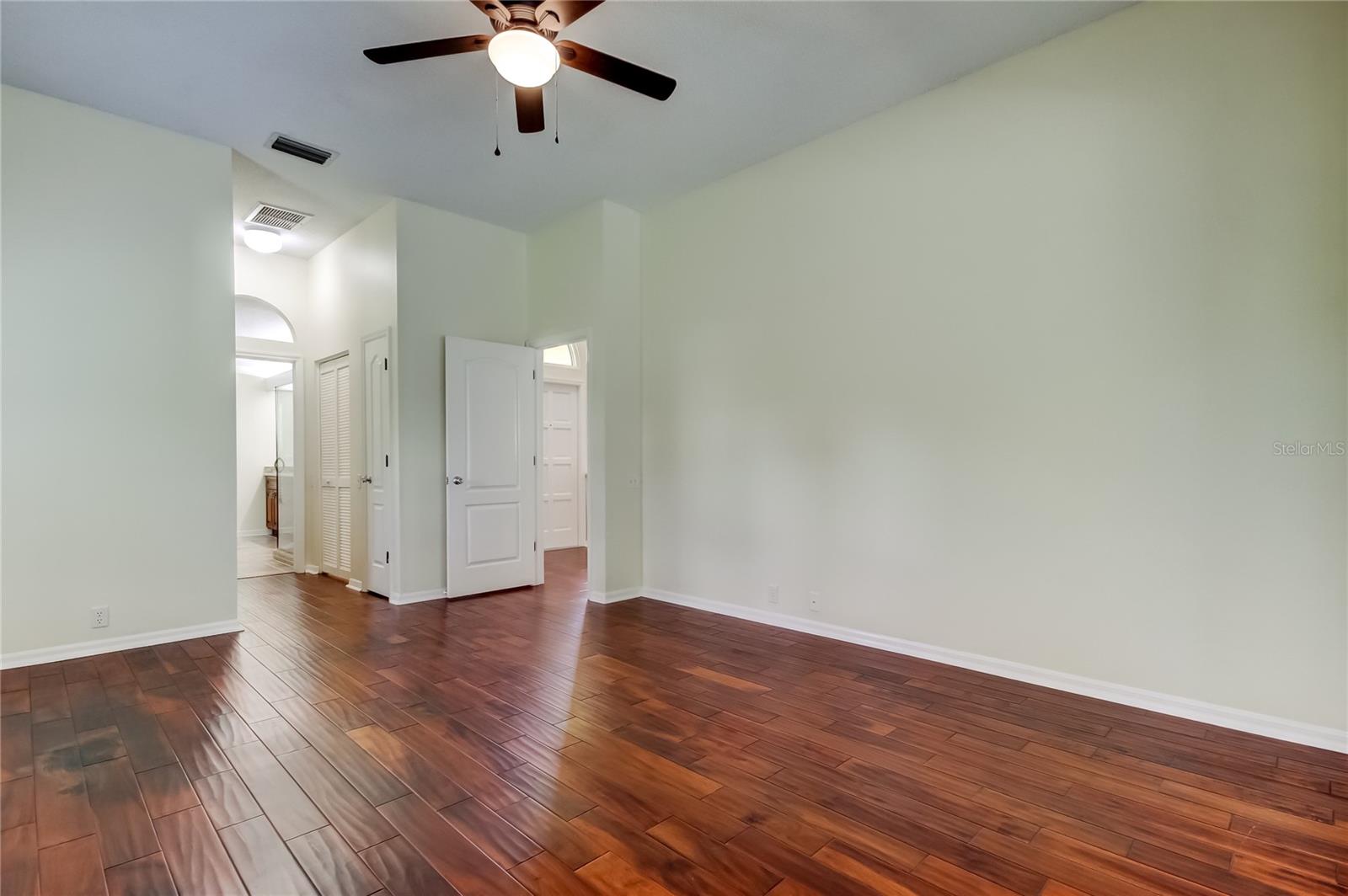 Image 18 of 76 For 965 Cobblestone Lane