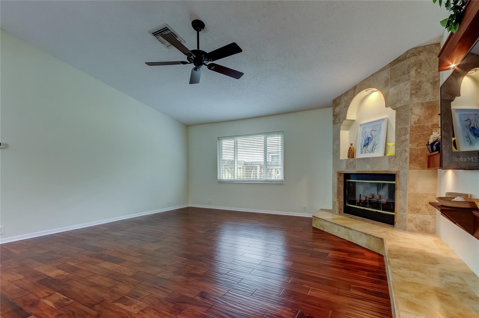 Image 43 of 76 For 965 Cobblestone Lane