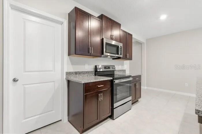 Image 6 of 21 For 16569 Delia Street