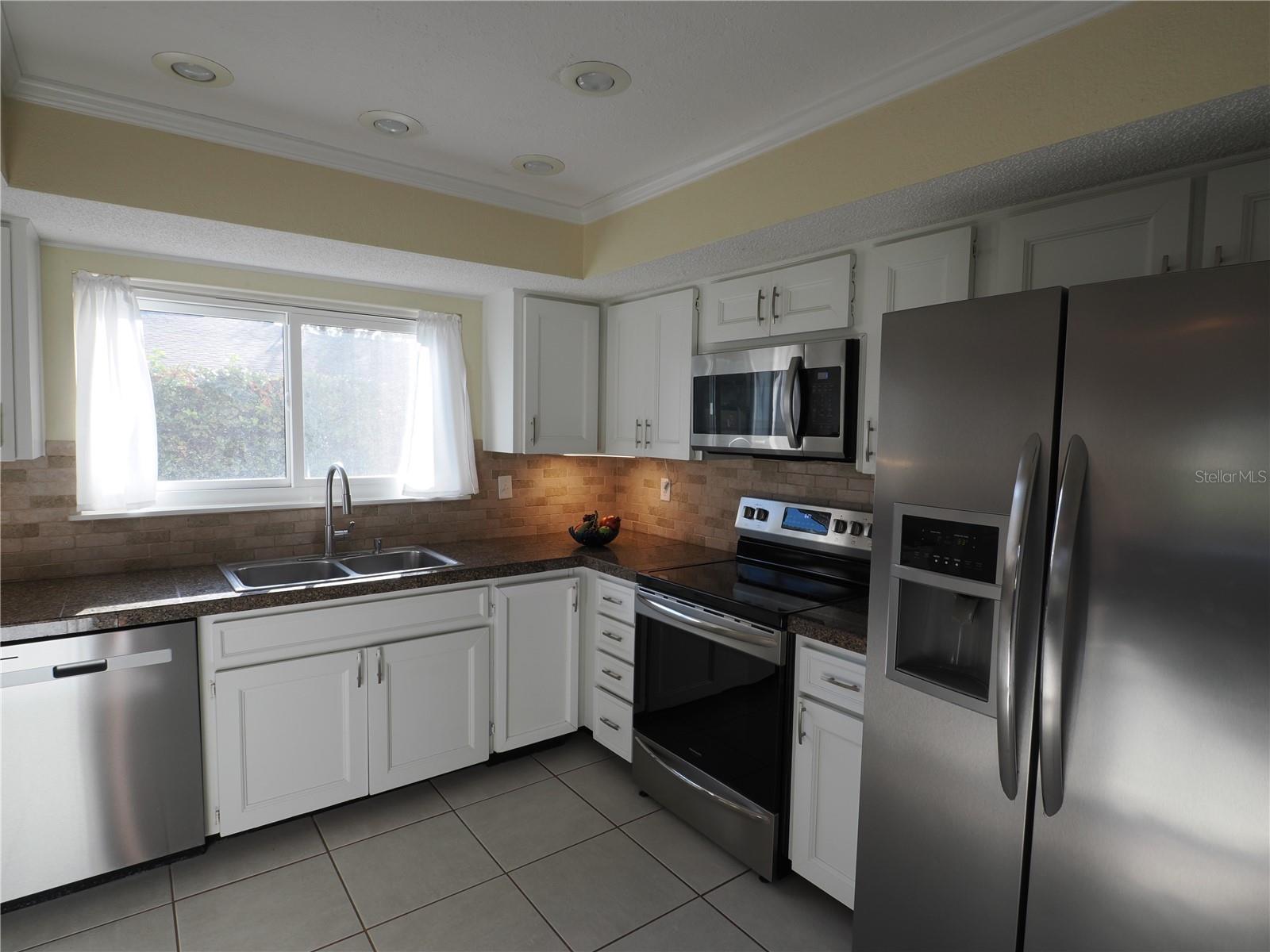 Image 19 of 53 For 190 Water Oak Way