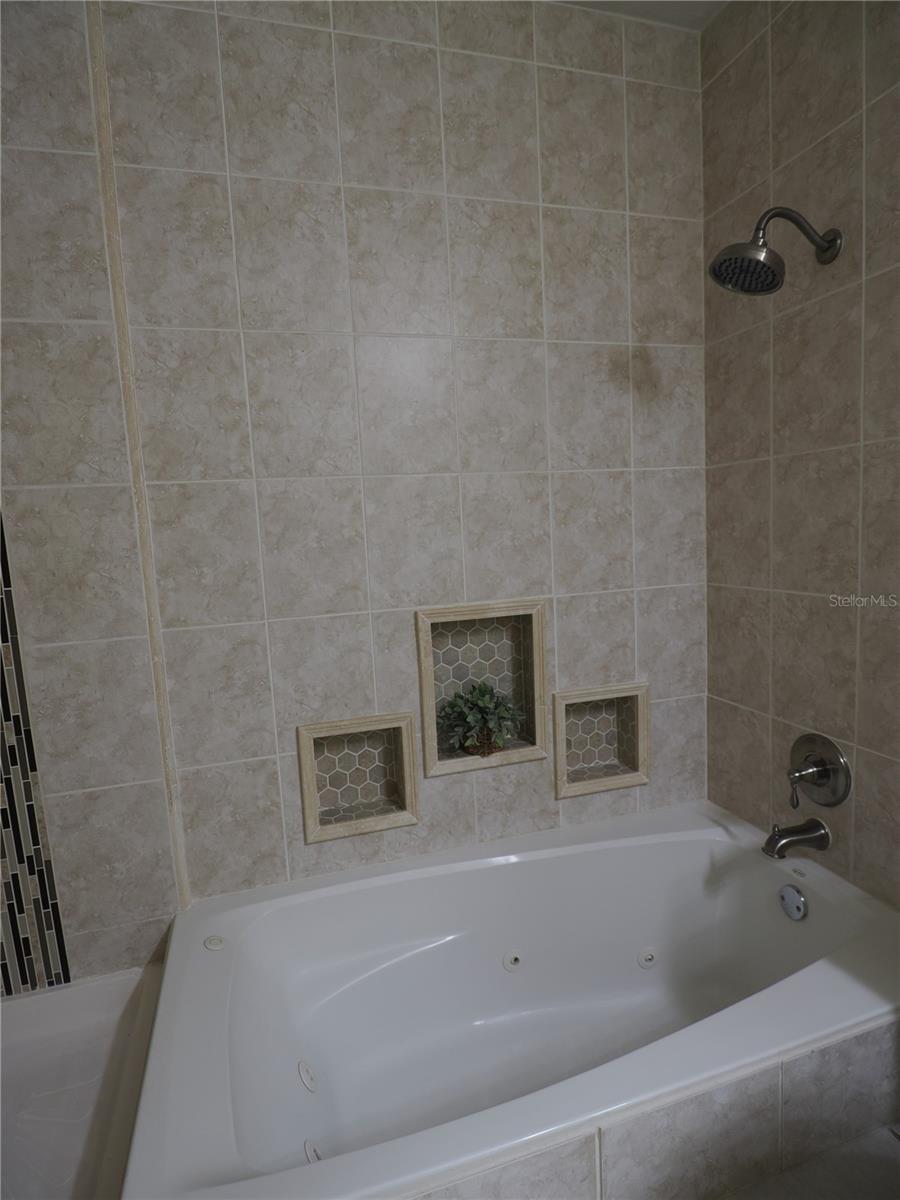 Image 32 of 53 For 190 Water Oak Way