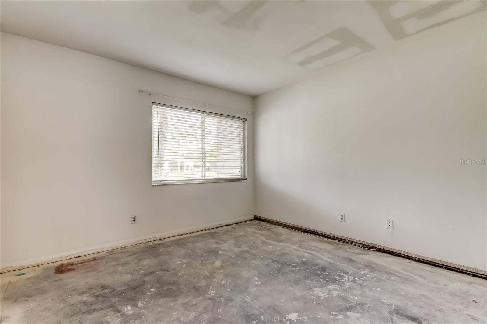 Image 13 of 31 For 2670 Barksdale Ct