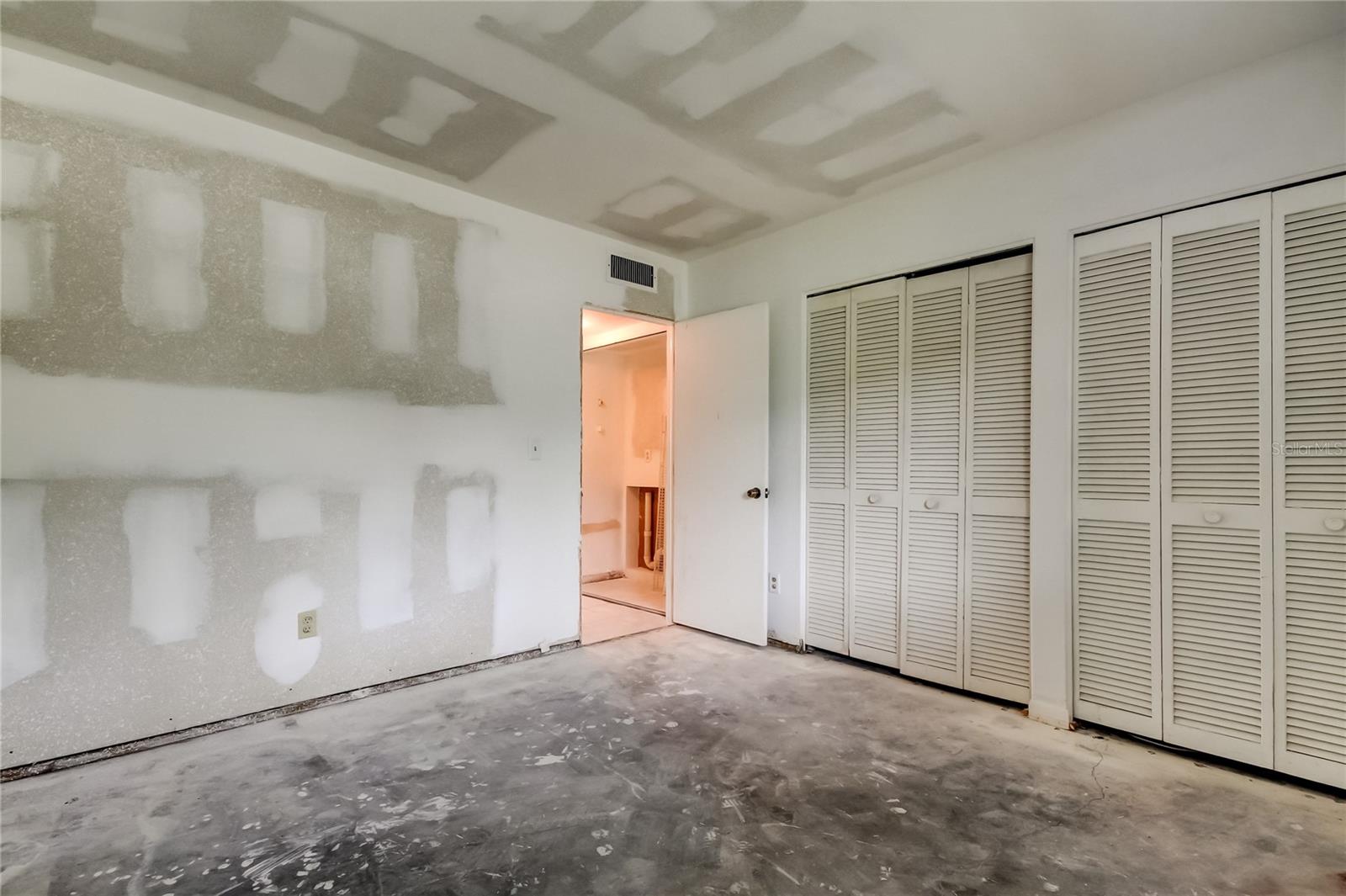 Image 15 of 31 For 2670 Barksdale Ct