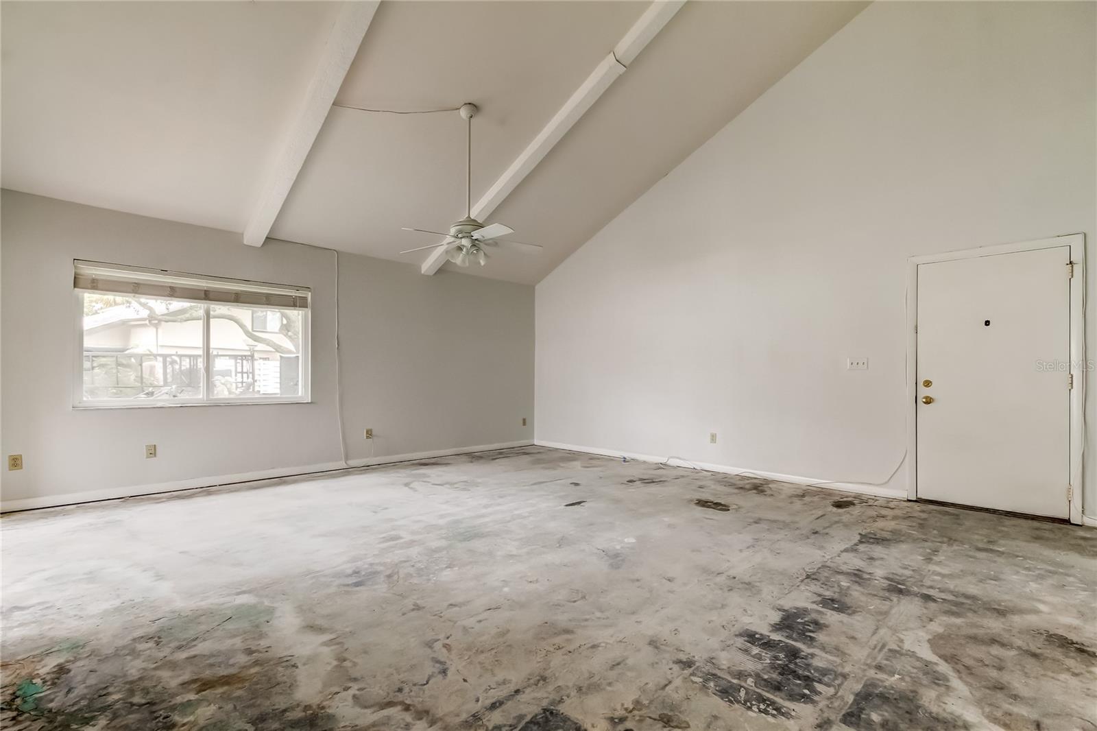 Image 17 of 31 For 2670 Barksdale Ct