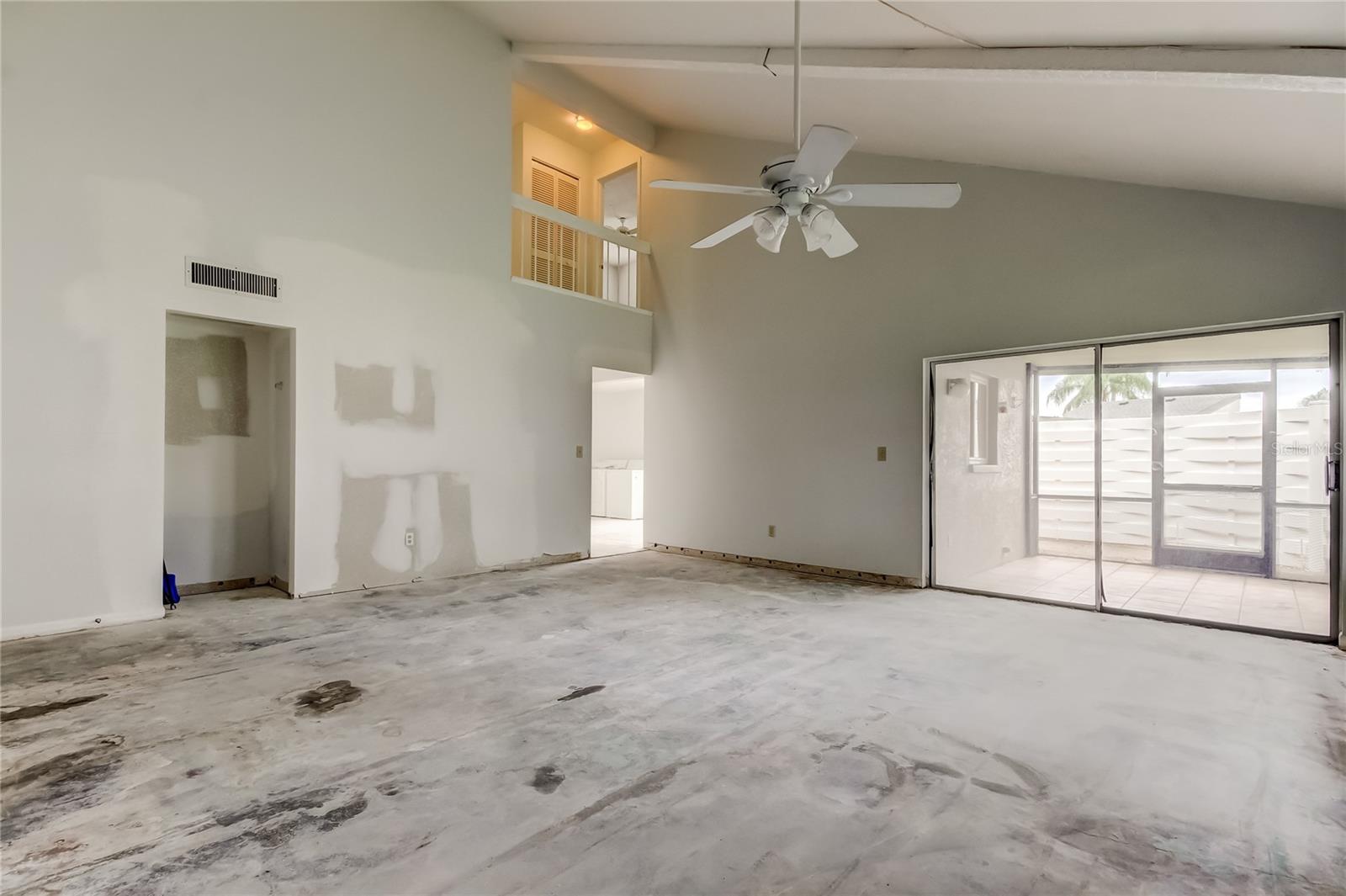 Image 4 of 31 For 2670 Barksdale Ct